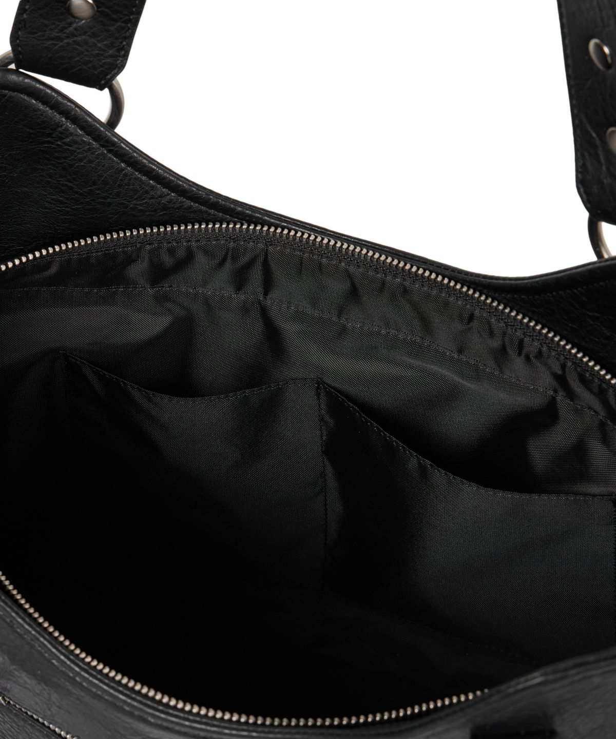 이우가마카라스(IUGAMAKARAS) Studded Leather Shoulder Bag (Black)