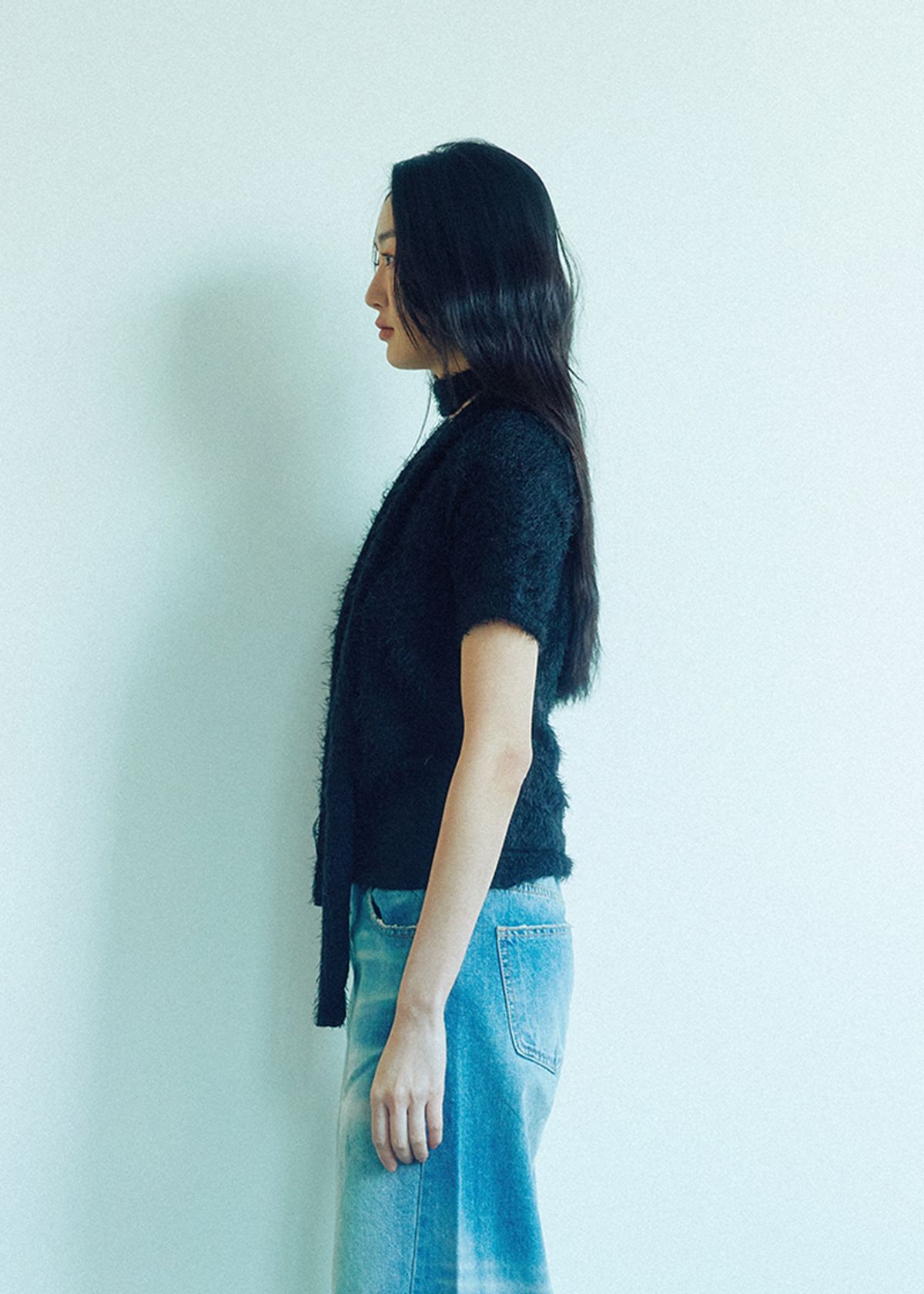 쿠키시(KOOKEESEE) 헤어리한 원단의 라운드넥 탑 (블랙)