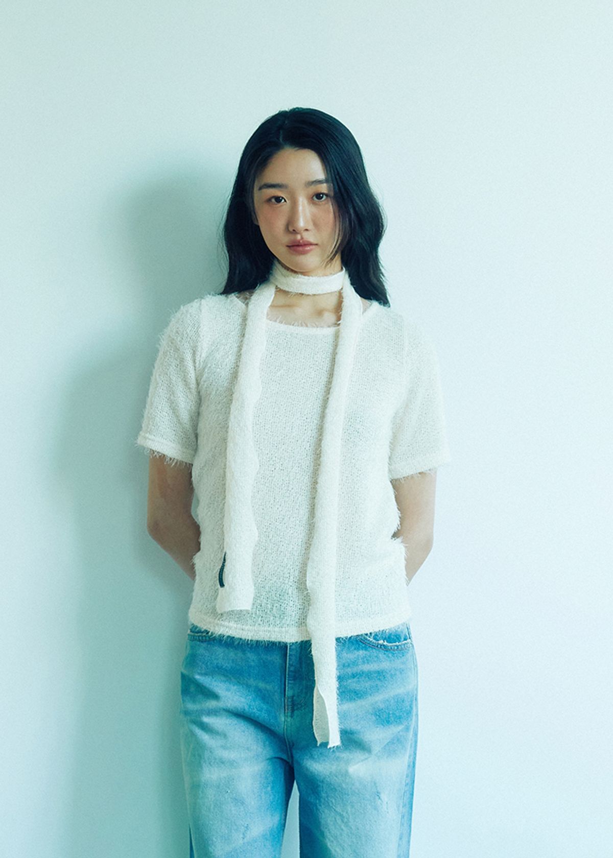 쿠키시(KOOKEESEE) 헤어리한 원단의 라운드넥 탑 (아이보리)