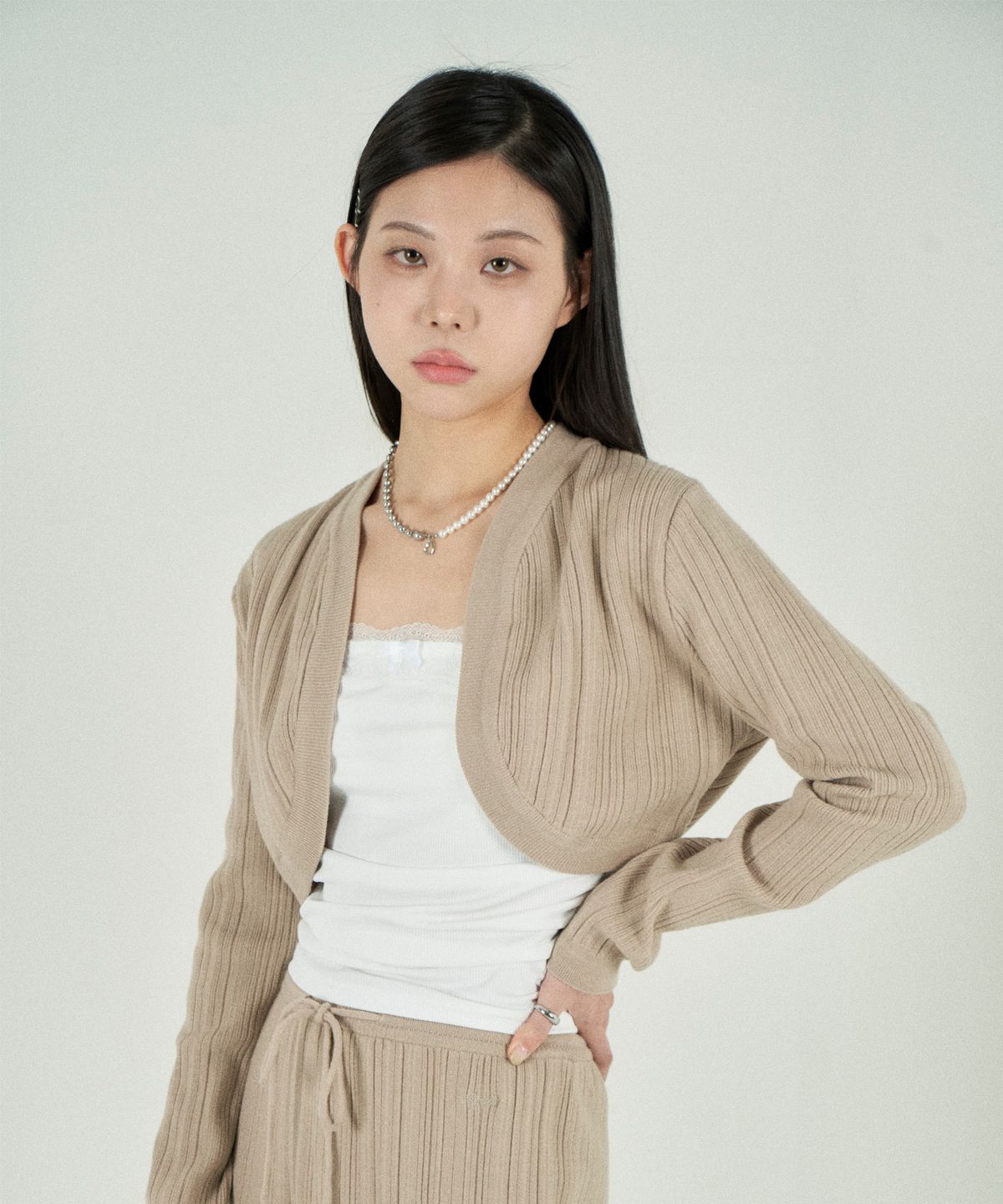 토바스(TOVAS) 불규칙 골지 볼레로 가디건 (베이지)