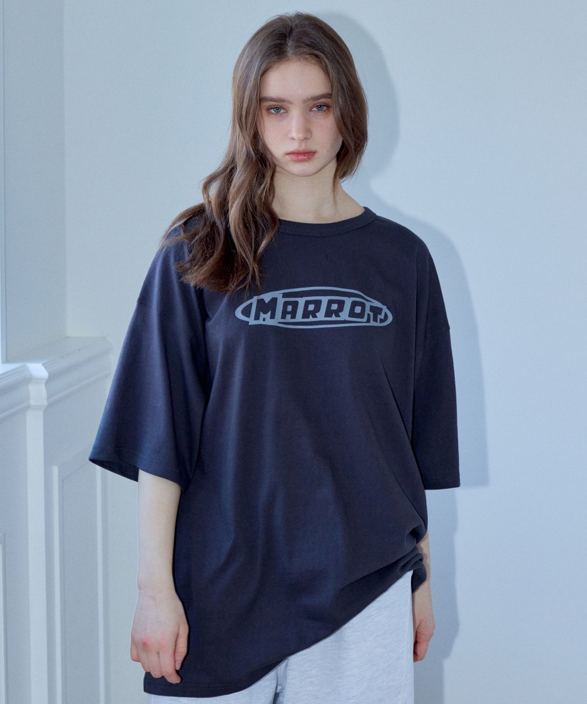 마롯(MARROT) ADVENTURE OVERSIZED T-SHIRT_CHARCOAL