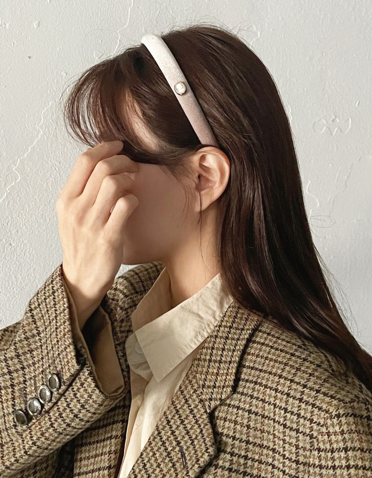 오에이알(OAR) 빈티지 무드 카메오 벨벳 슬림 헤어밴드 [빈티지 베이지]