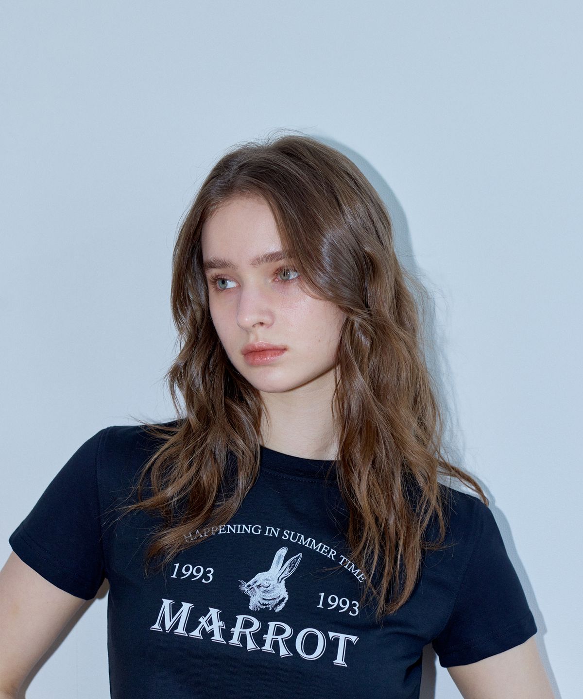 마롯(MARROT) HOLIDAY RABBIT  CROP T-SHIRT_BLACK