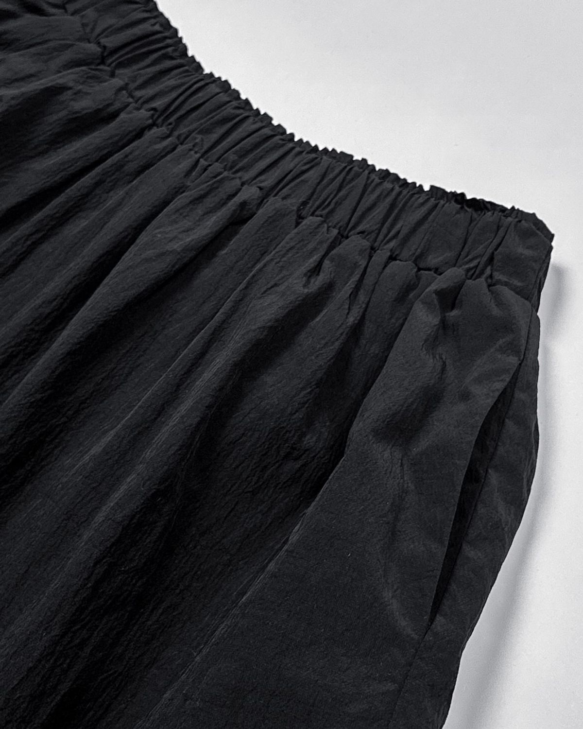 마롯(MARROT) SHIRRING FRILL LONG SKIRT_BLACK