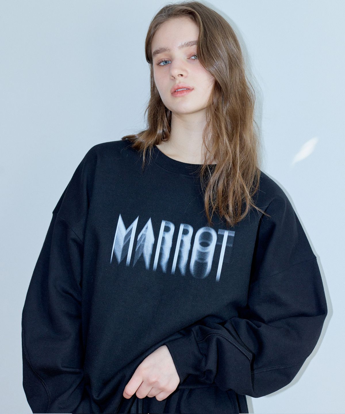 마롯(MARROT) 파이핑 스웻셔츠_블랙