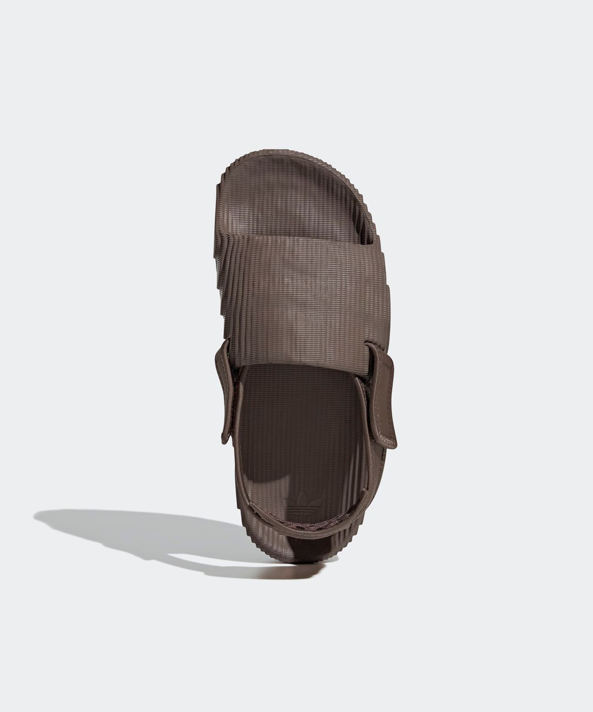 아디다스(ADIDAS) 아딜렛 22 XLG - 브라운 / IE5648