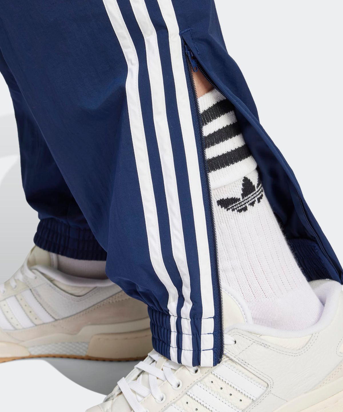 아디다스(ADIDAS) 우븐 파이어버드 트랙 팬츠 - 인디고 / IT2500