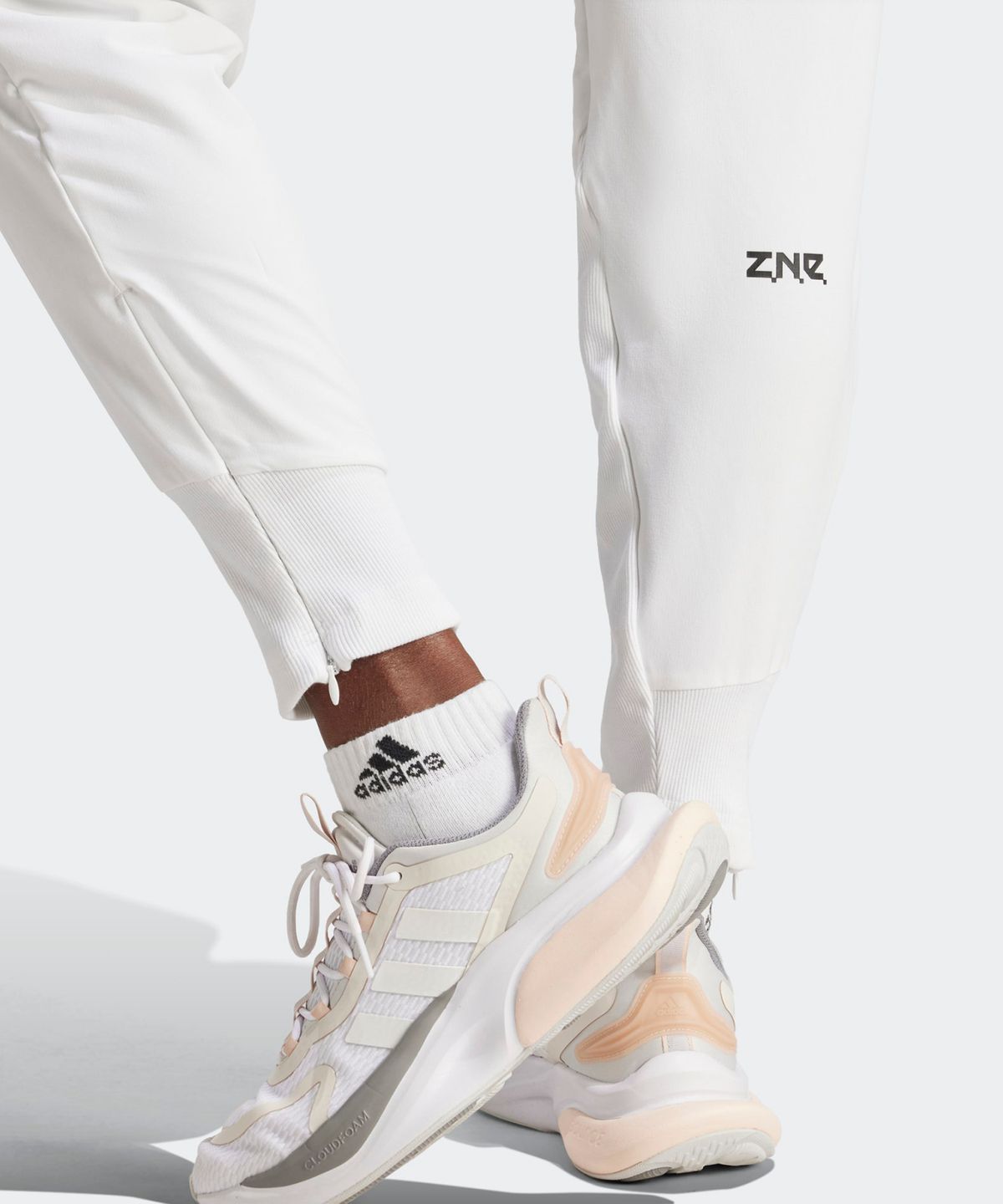 아디다스(ADIDAS) Z.N.E. 우븐 팬츠 - 화이트 / IS1874