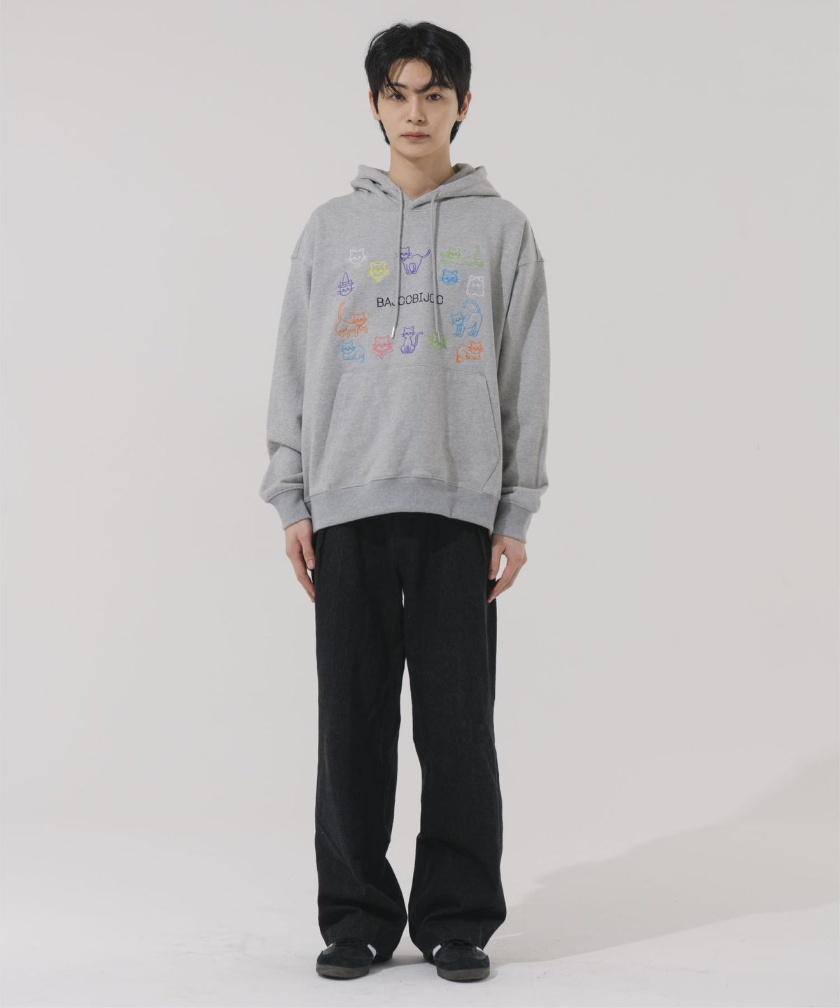 바쥬비쥬(BAJOO BIJOO) COLORFUL CAT EMBROIDERY OVER-FIT HOODIE [GREY]