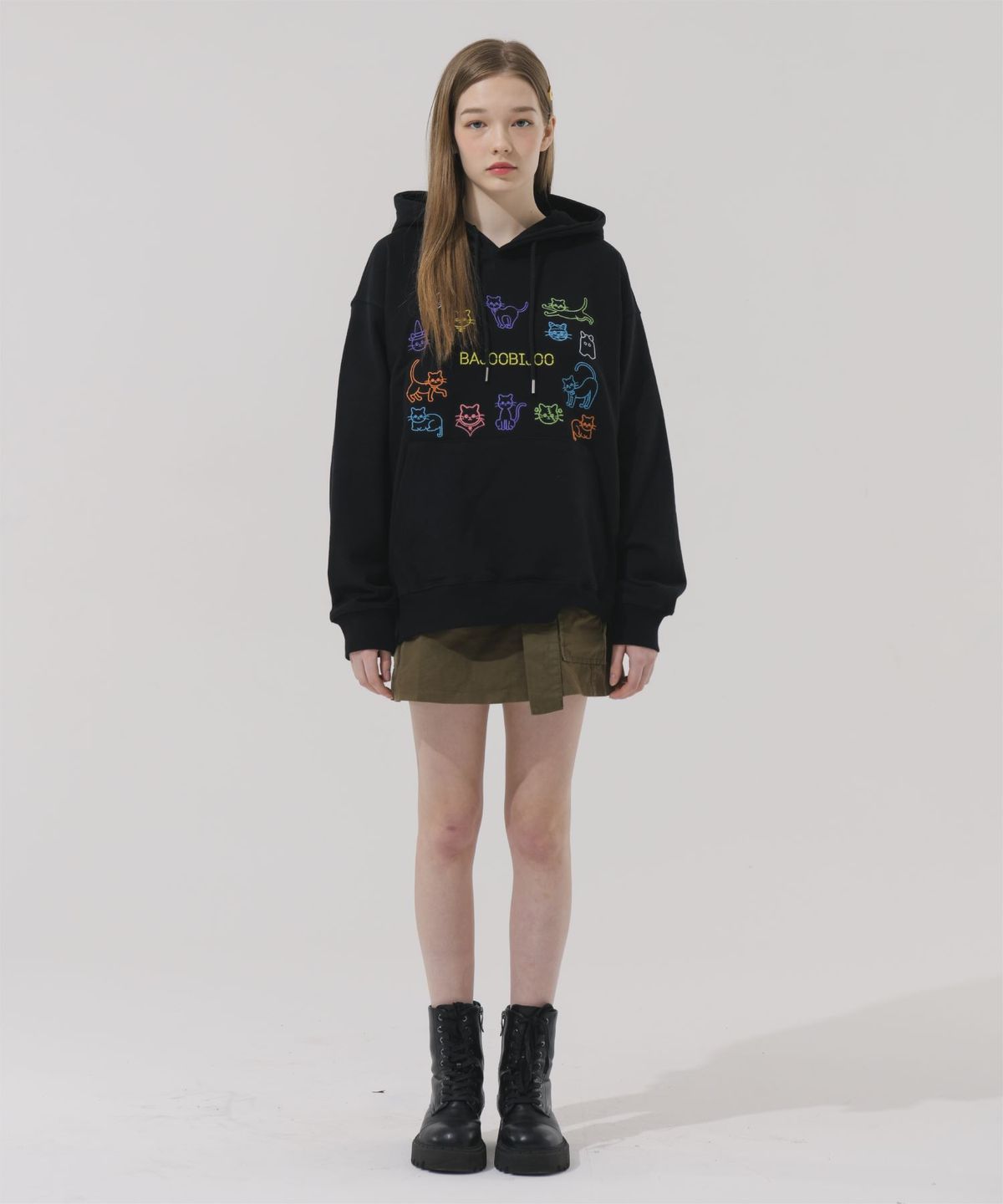 바쥬비쥬(BAJOO BIJOO) COLORFUL CAT EMBROIDERY OVER-FIT HOODIE [BLACK]