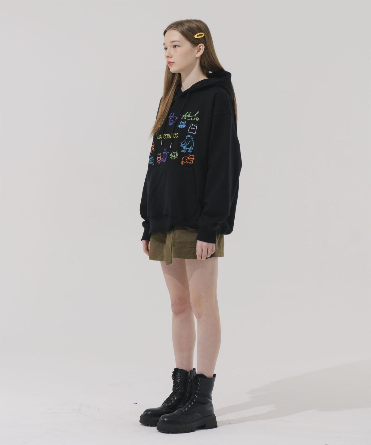 바쥬비쥬(BAJOO BIJOO) COLORFUL CAT EMBROIDERY OVER-FIT HOODIE [BLACK]