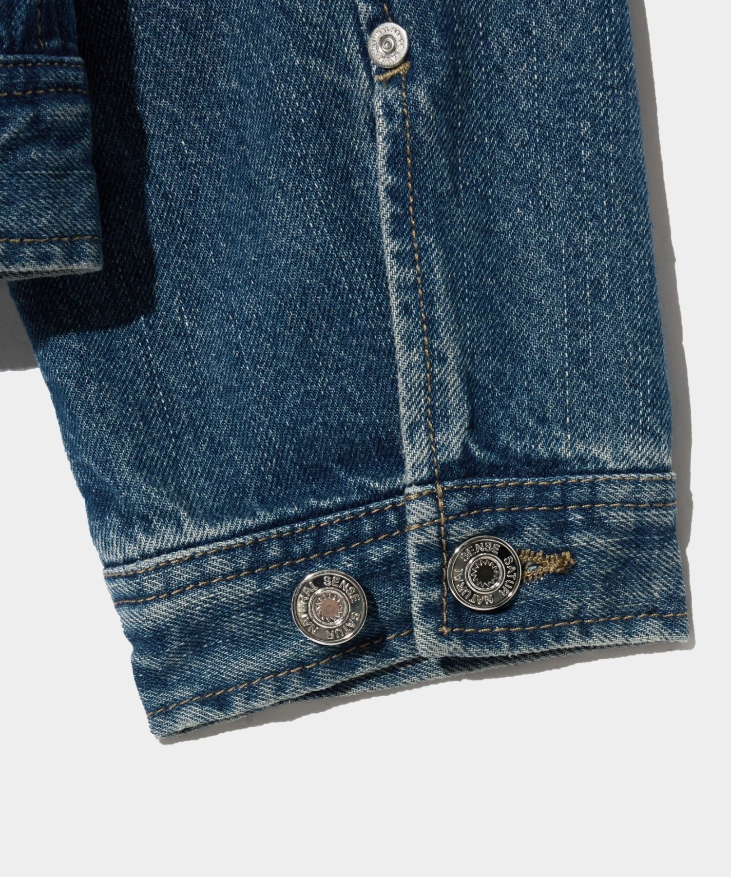 MUSINSA公式 | SATUR Symbol Brooch Denim Trucker Jacket Light