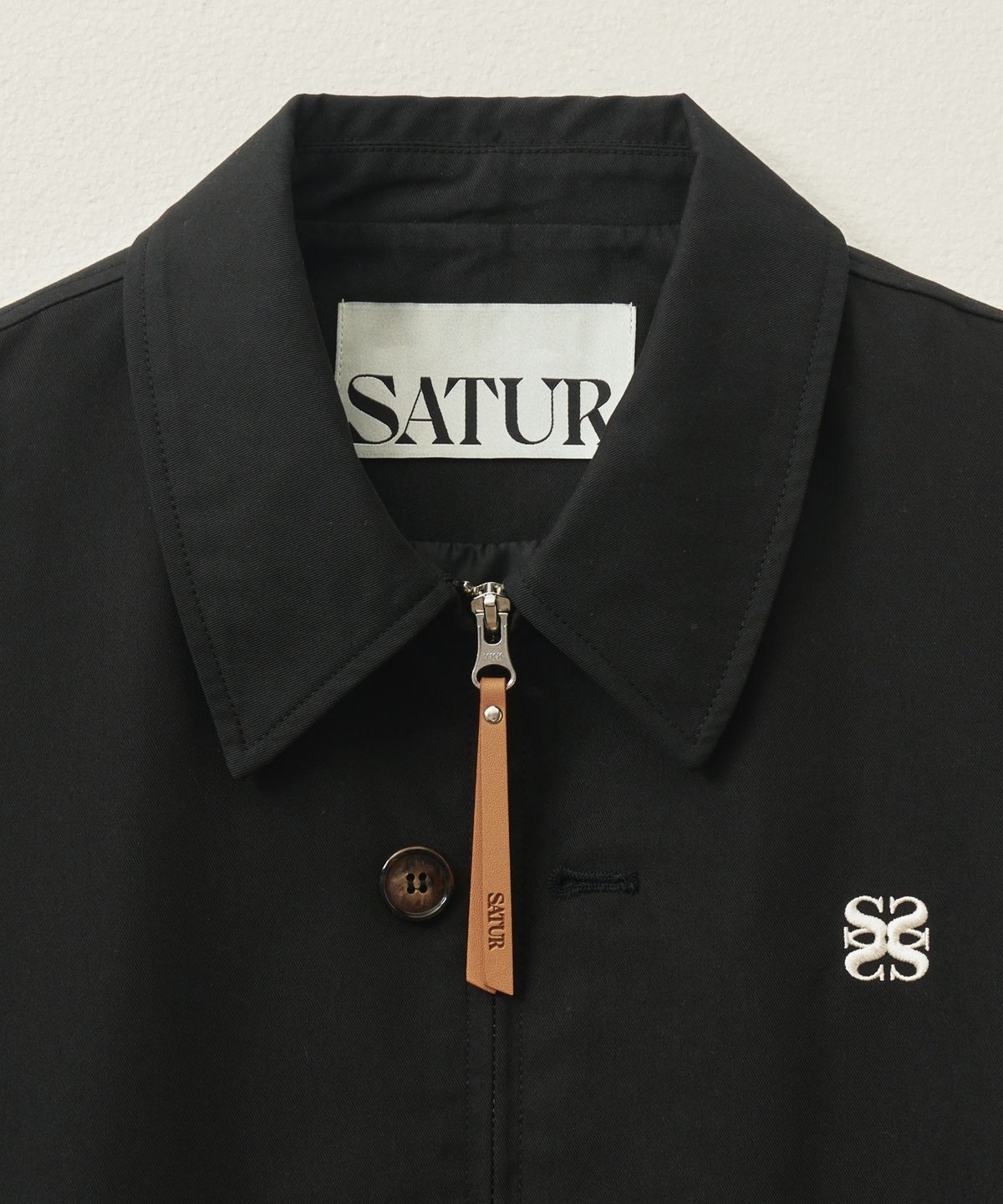 세터(SATUR) 테오 코튼 칼라 숏 자켓 리조트 블랙