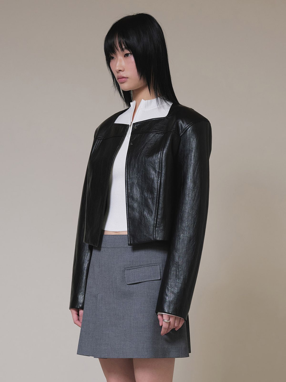 레이브(RAIVE) Non-collar Crop Jacket in Black VL4SJ011-10