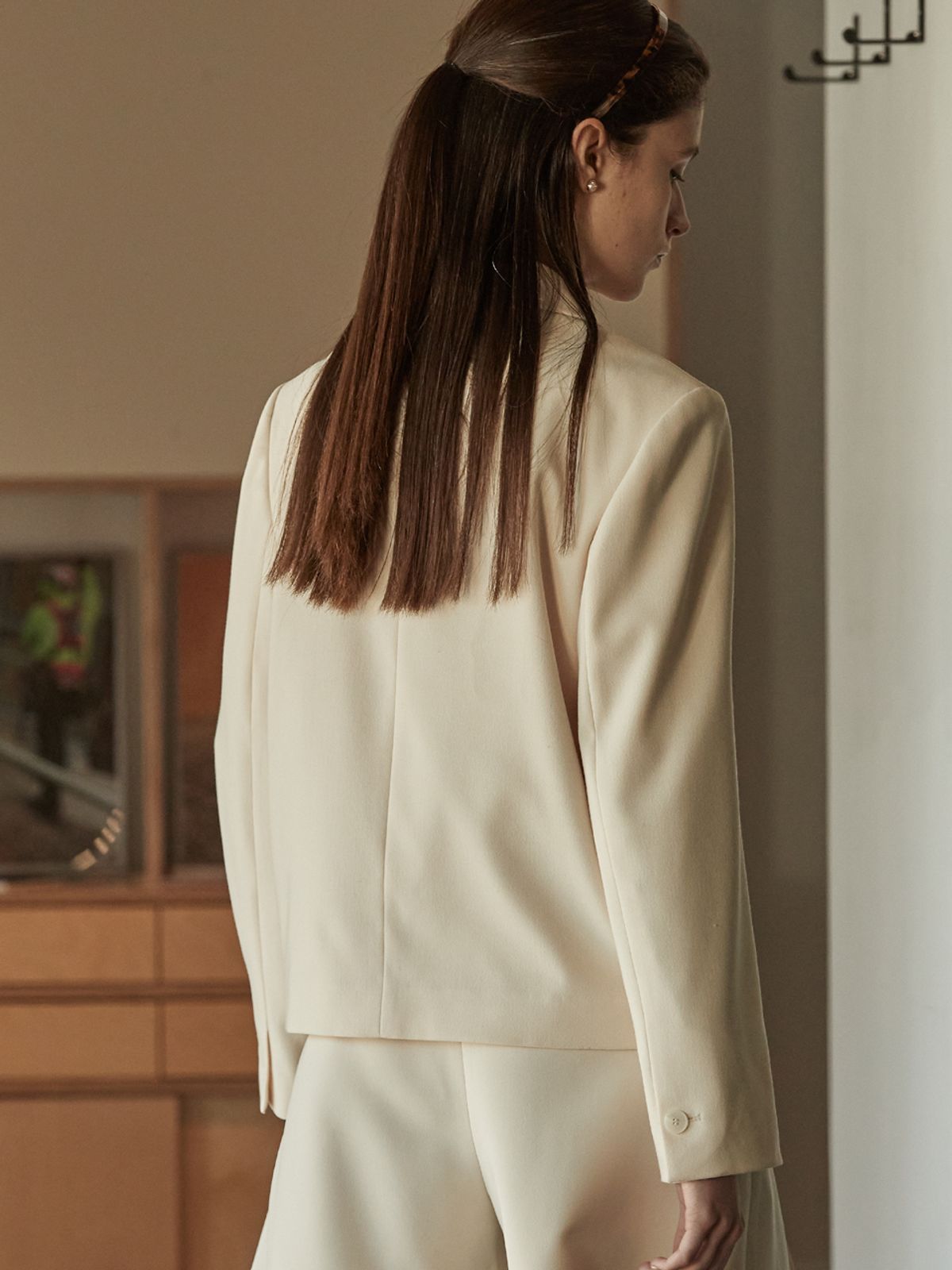 비뮤즈맨션(BEMUSE MANSION) Strap single jacket - Cream