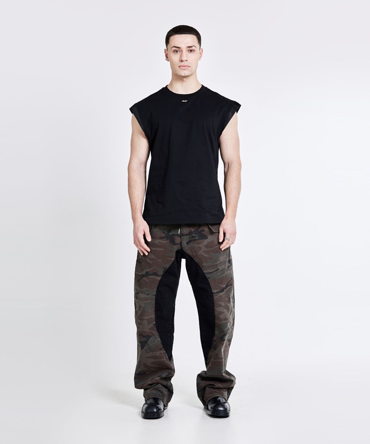 51퍼센트(51PERCENT) Curve Sleeveless - Black