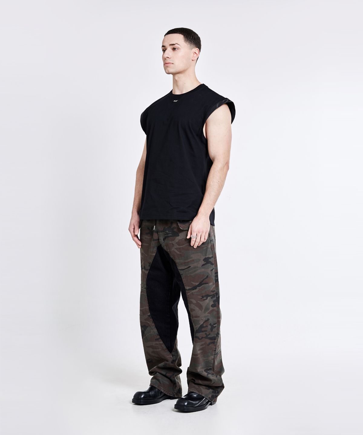 51퍼센트(51PERCENT) Curve Sleeveless - Black