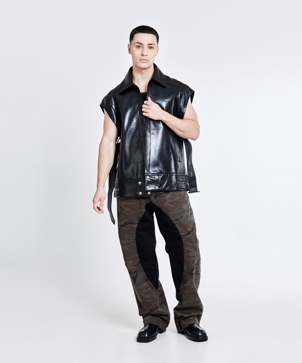51퍼센트(51PERCENT) Leather Vest - black