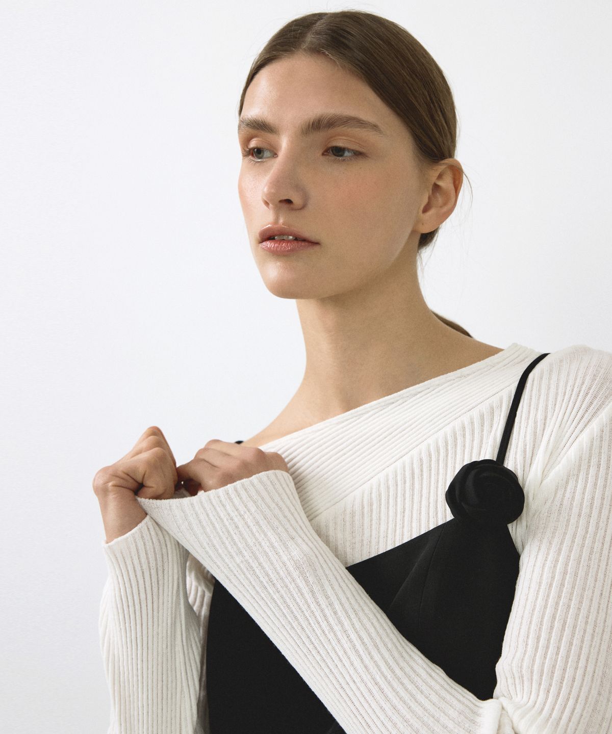 오떼뜨(OCTETTE) ONE SHOULDER KNIT_2COLOR