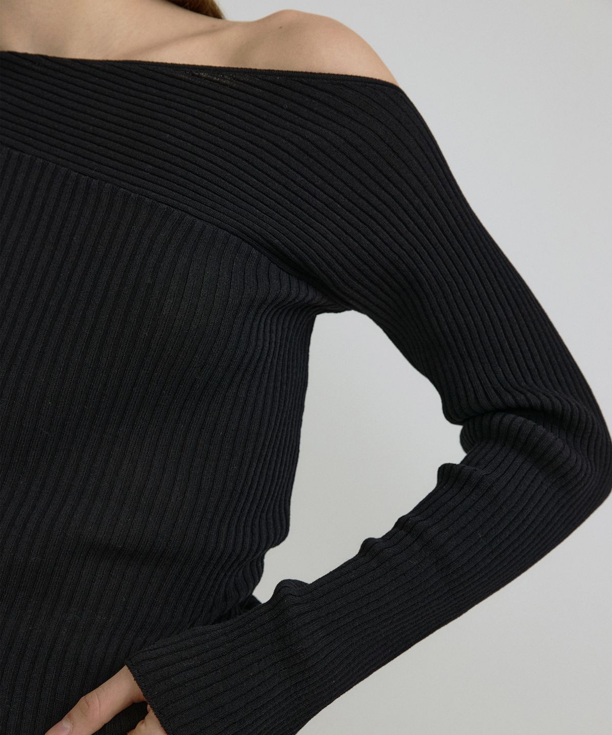 오떼뜨(OCTETTE) ONE SHOULDER KNIT_2COLOR