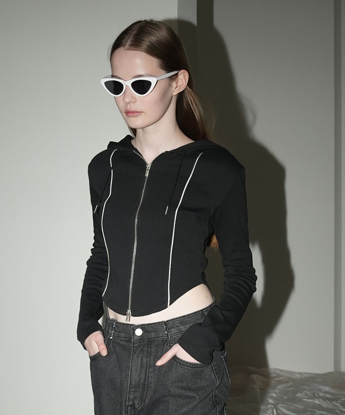 어반드레스(AVANDRESS) Piping Crop Hood Zip-up - 2COL