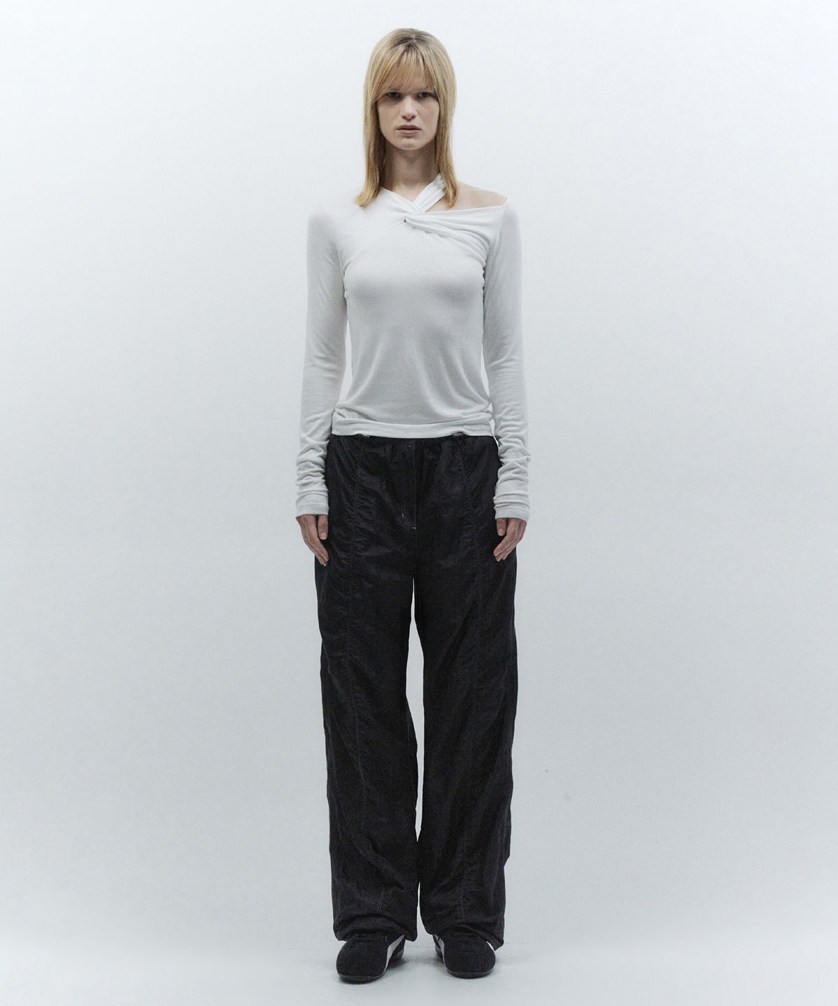 인사일런스 우먼(INSILENCE WOMEN) 브레이드 롱슬리브 탑 WHITE