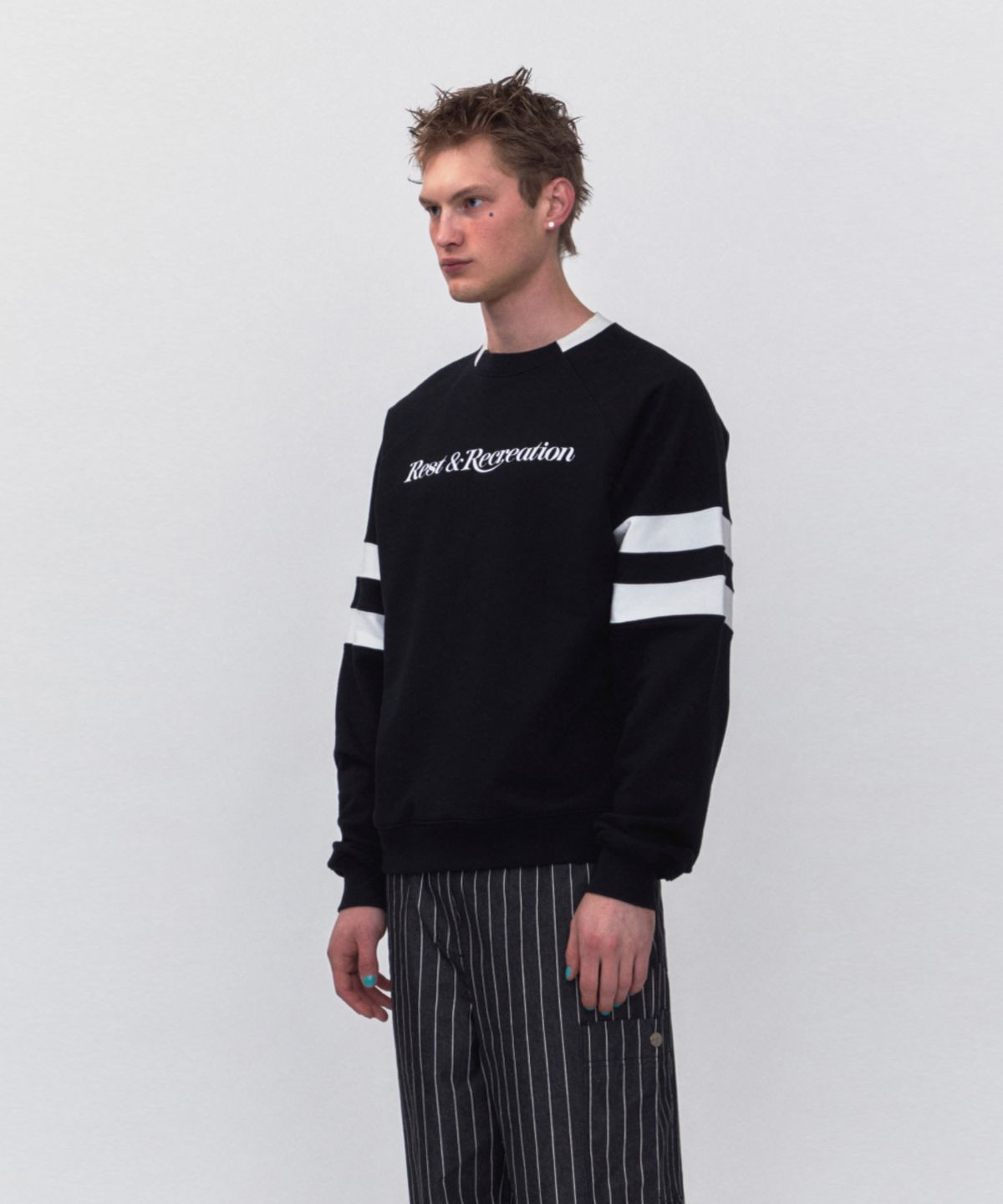 레스트앤레크레이션(REST&RECREATION) RR OVERSIZED RAGLAN SWEATSHIRT_BLACK