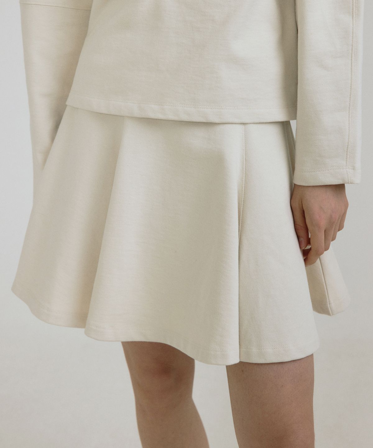 오떼뜨(OCTETTE) ESSENTIAL FLARED SKIRT_2COLOR