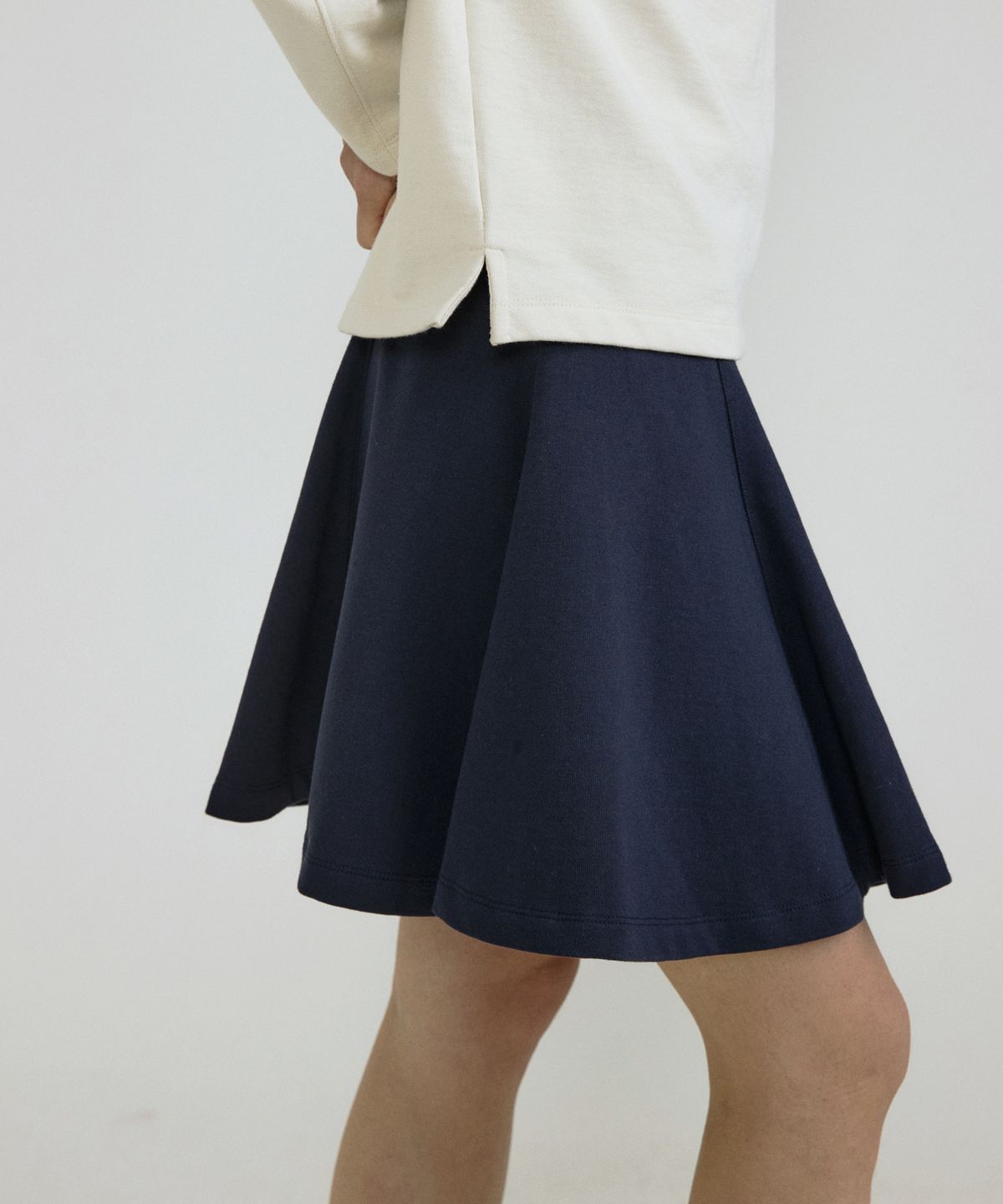 오떼뜨(OCTETTE) ESSENTIAL FLARED SKIRT_2COLOR