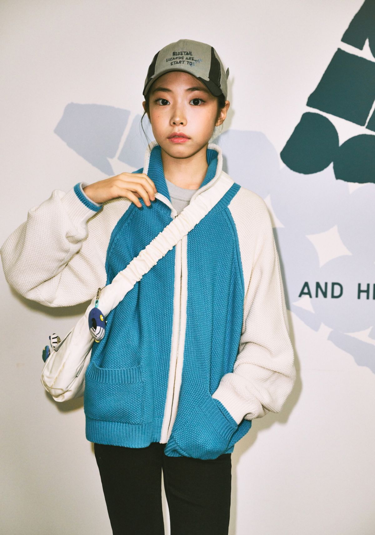 블루테일(BLUETAIL) 카라 니트 집업 가디건