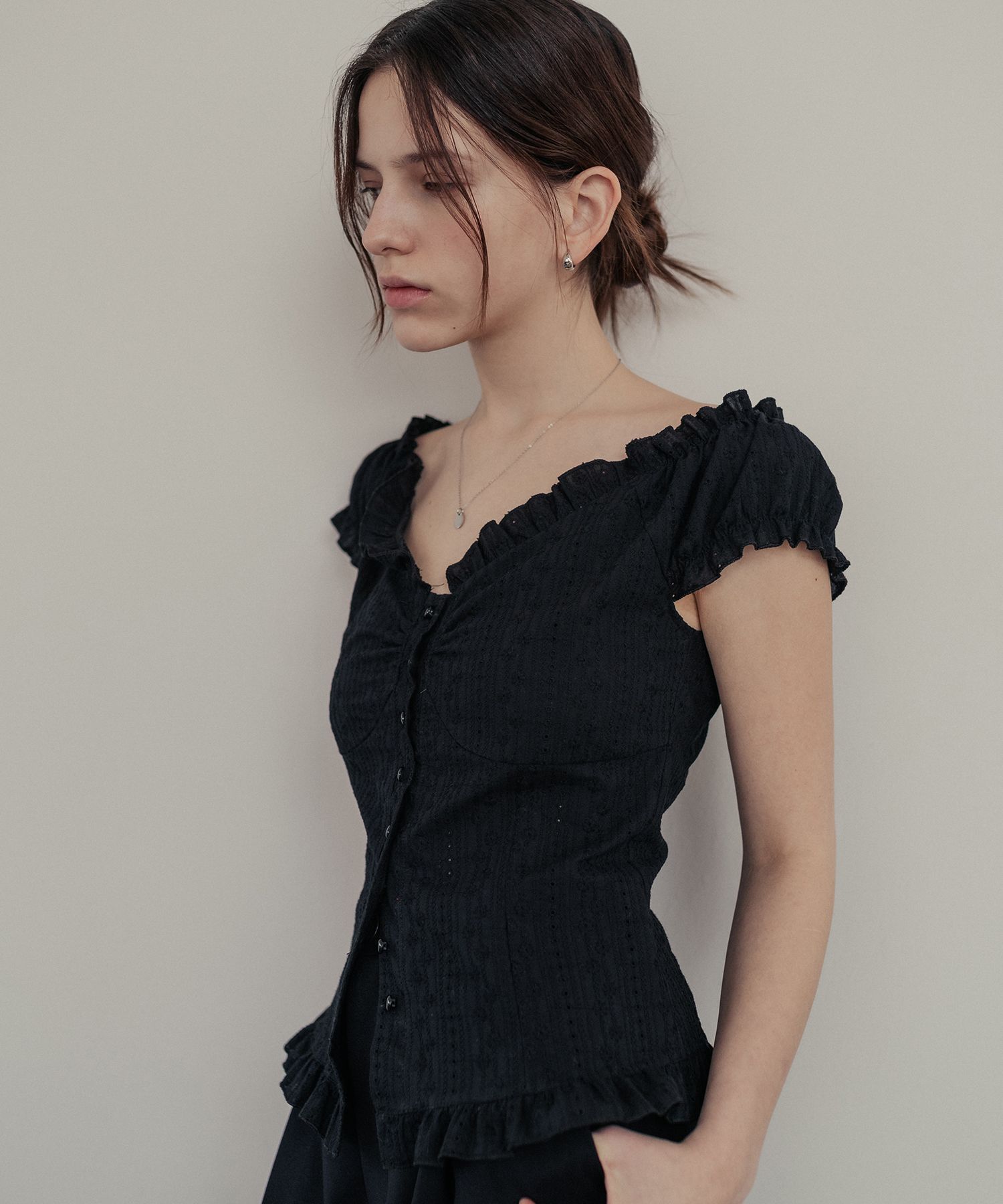 MUSINSA公式 | HARDCORE HAPPINESS Wave shirring puff blouse