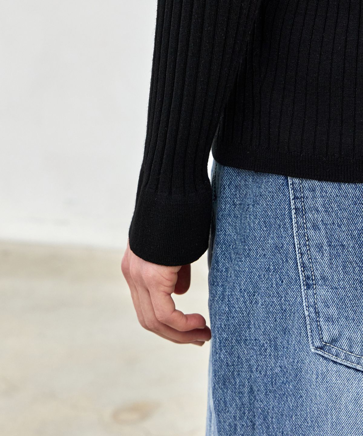 노티아(NOTIA) SLIM FIT COLLAR KNIT CARDIGAN - BLACK