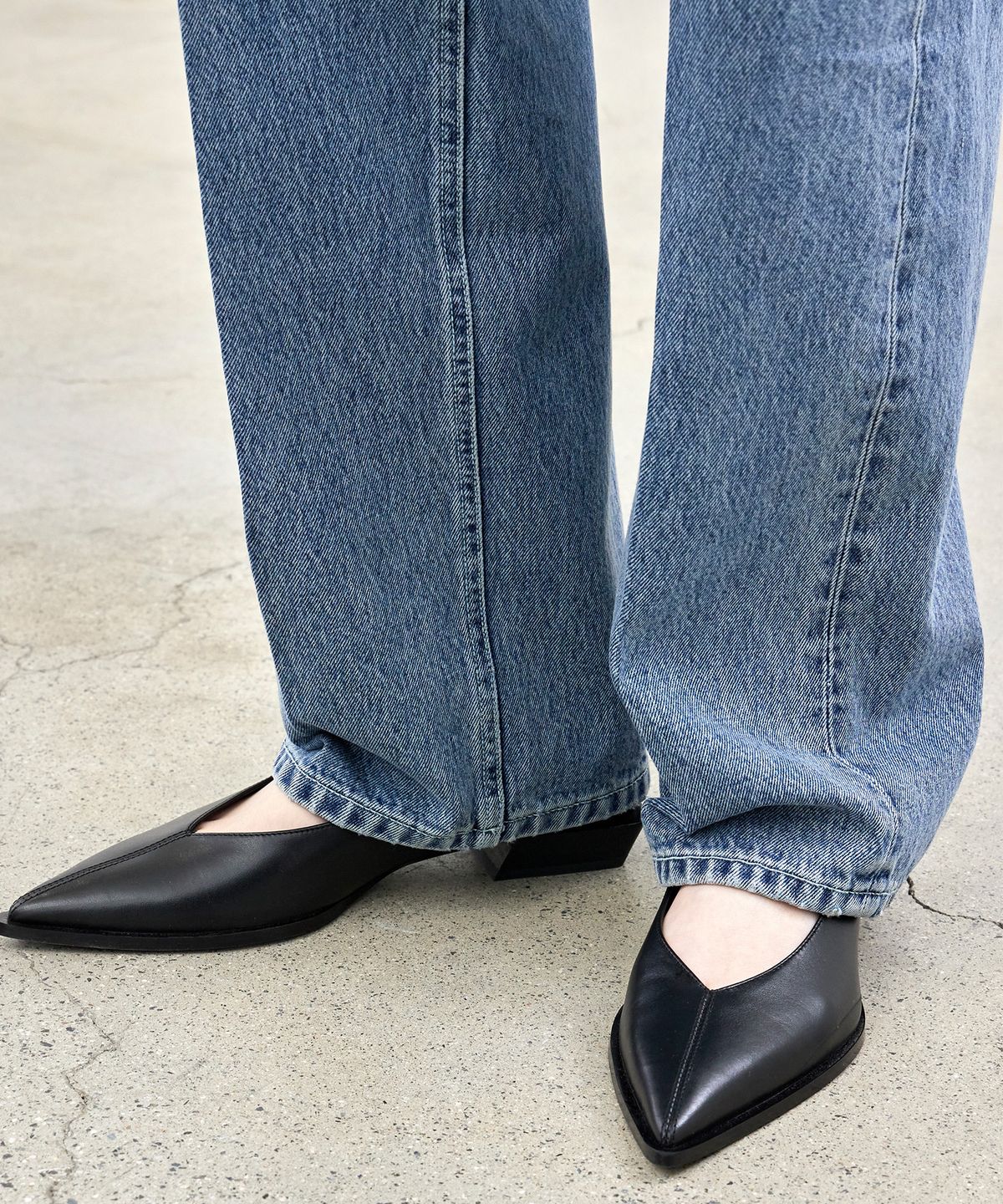 노티아(NOTIA) STRAIGHT MEDIUM BLUE DENIM