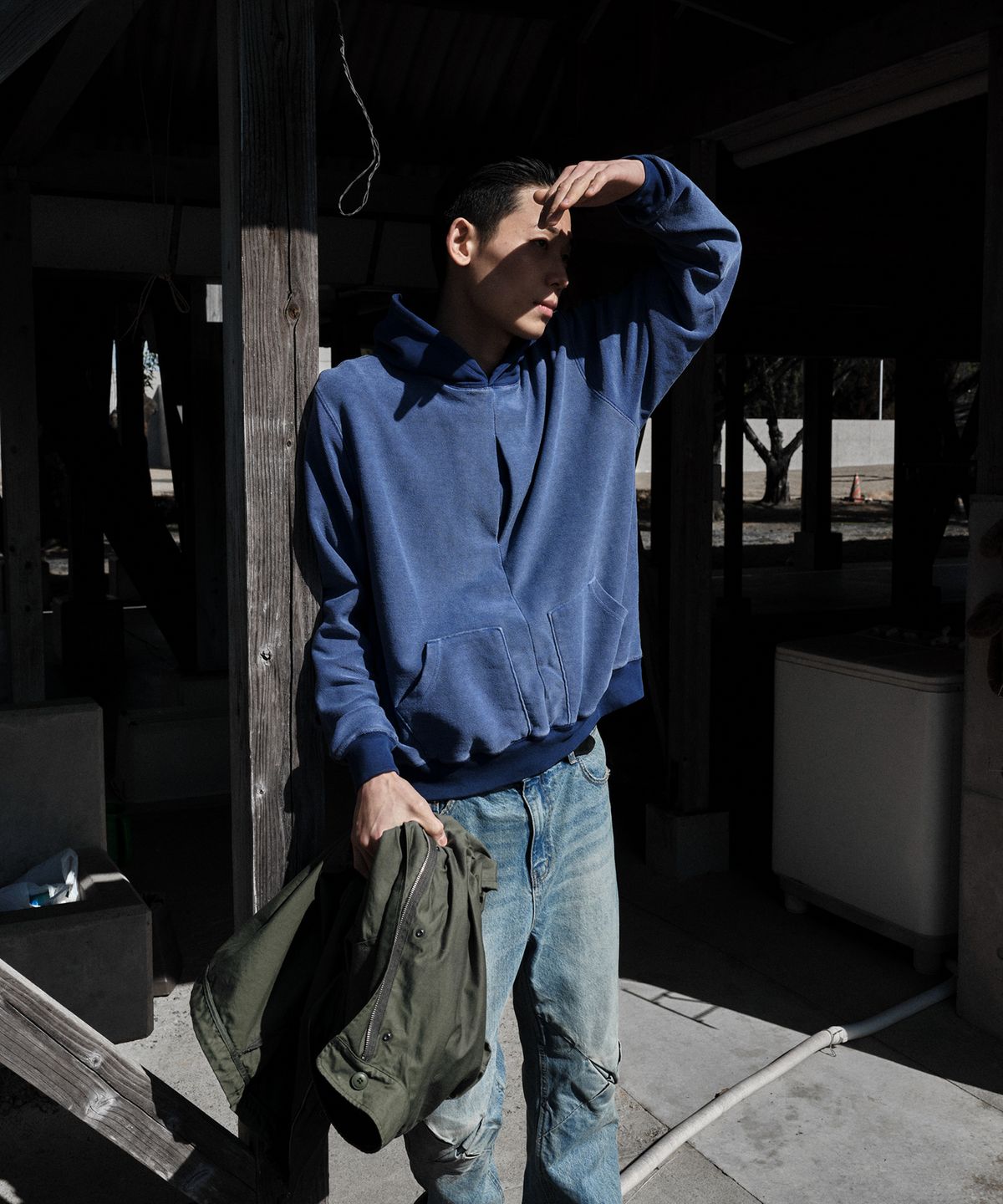 강정석(KANGJUNGSEOK) KANGJUNGSEOK) DYED PLEATS HOODIE