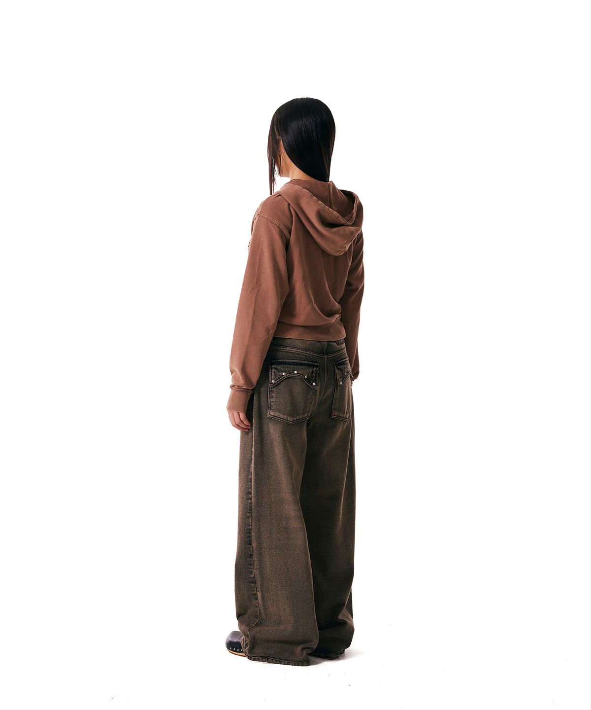 아캄(AAKAM) Multi Studded Denim Pants (Brown)
