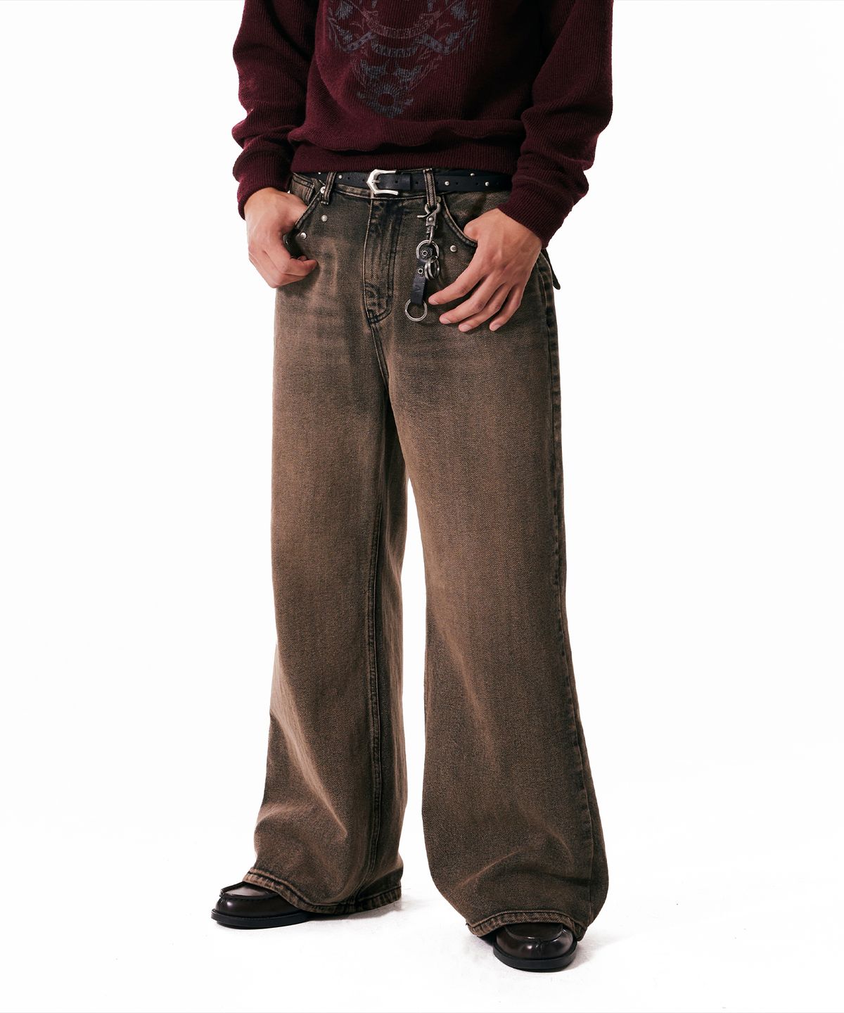 아캄(AAKAM) Multi Studded Denim Pants (Brown)