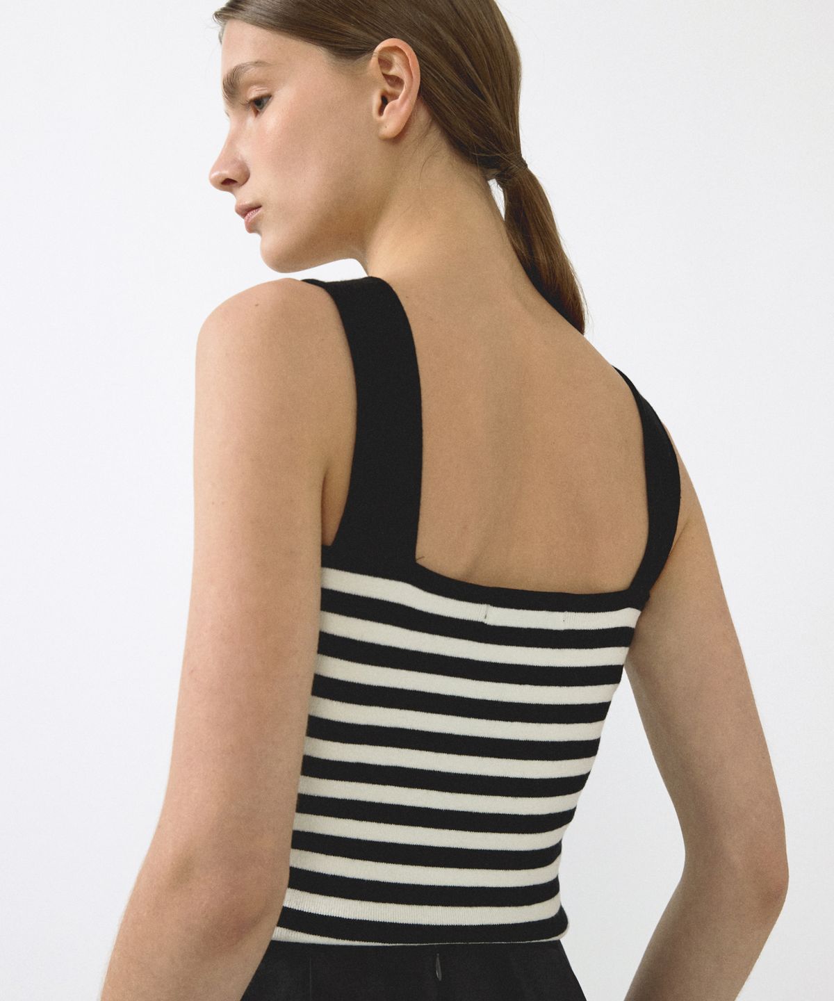 오떼뜨(OCTETTE) HEART NECK SLEEVELESS_4COLOR