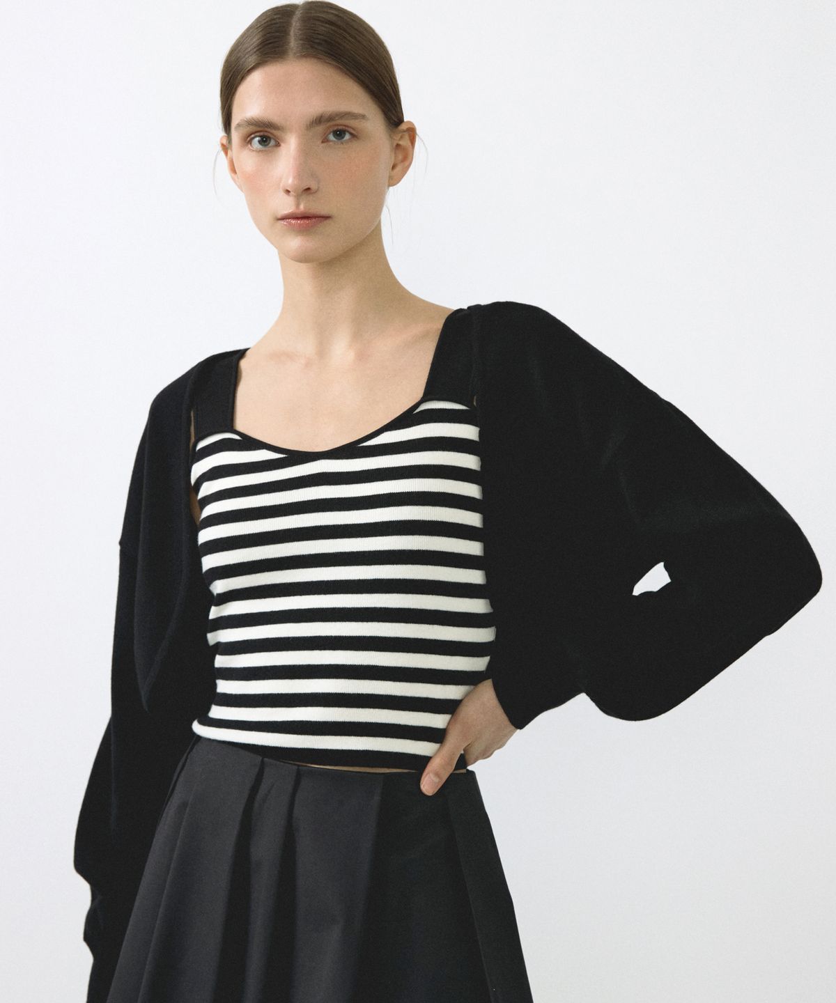 오떼뜨(OCTETTE) HEART NECK SLEEVELESS_4COLOR