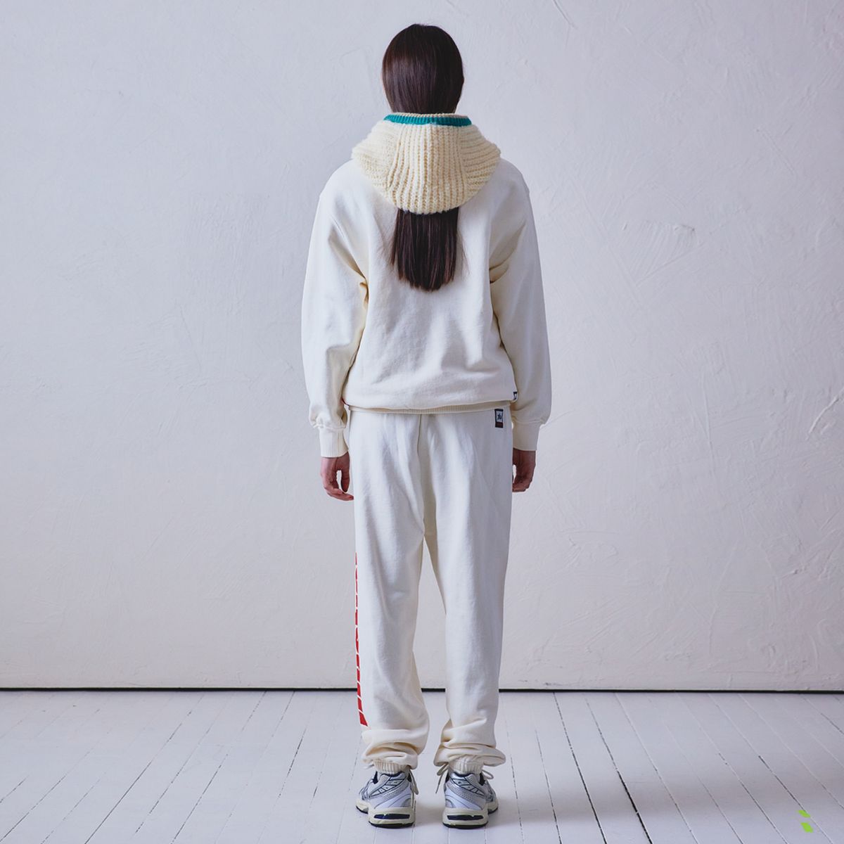 스포츠 일러스트레이티드(SPORTS ILLUSTRATED) BASKETBALL CURSIVE LOGO SWEAT SHIRT (IVORY)