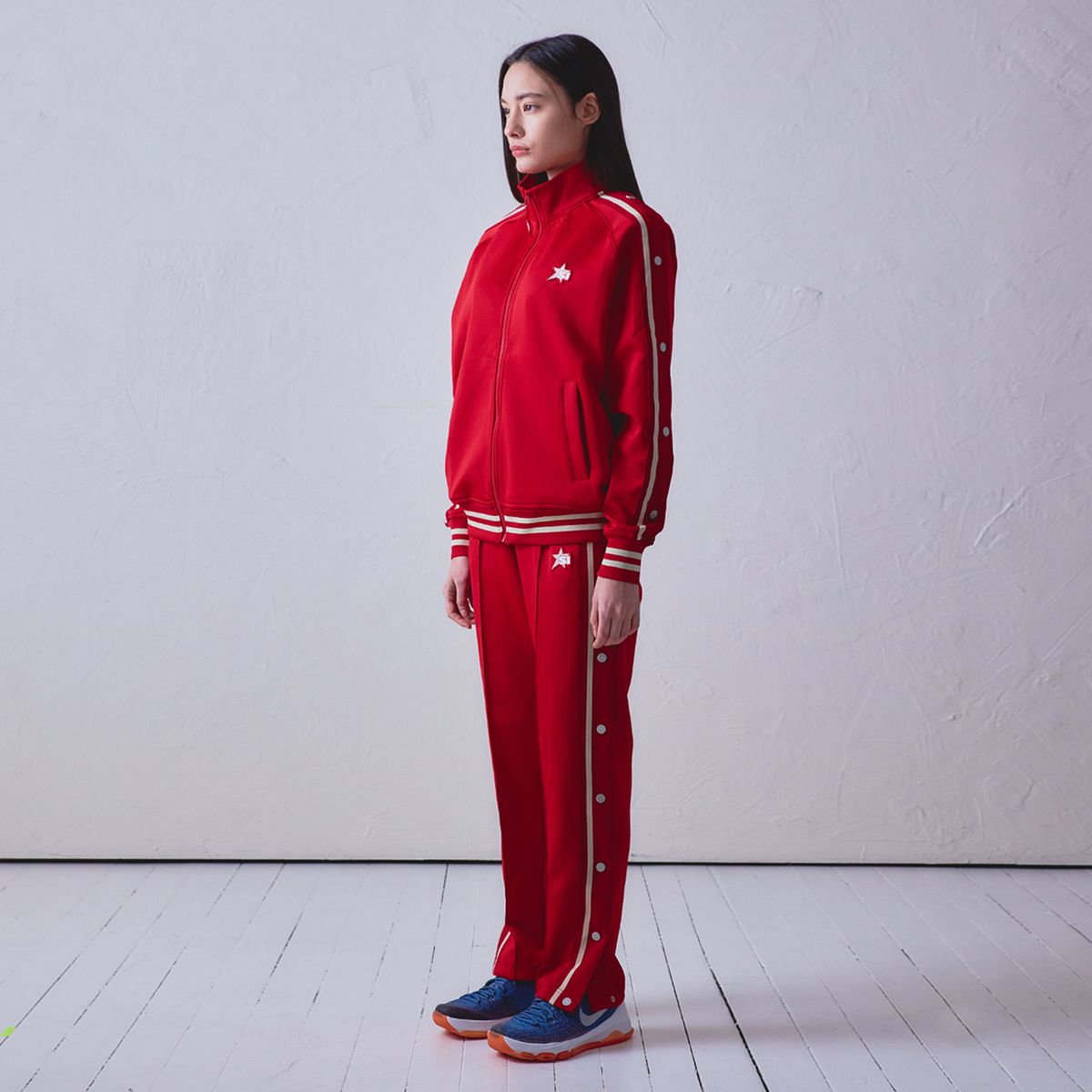 스포츠 일러스트레이티드(SPORTS ILLUSTRATED) BASKETBALL SIDE BUTTON TRACK TOP (RED)