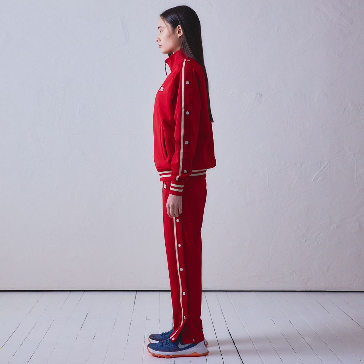 스포츠 일러스트레이티드(SPORTS ILLUSTRATED) BASKETBALL SIDE BUTTON TRACK PANTS (RED)