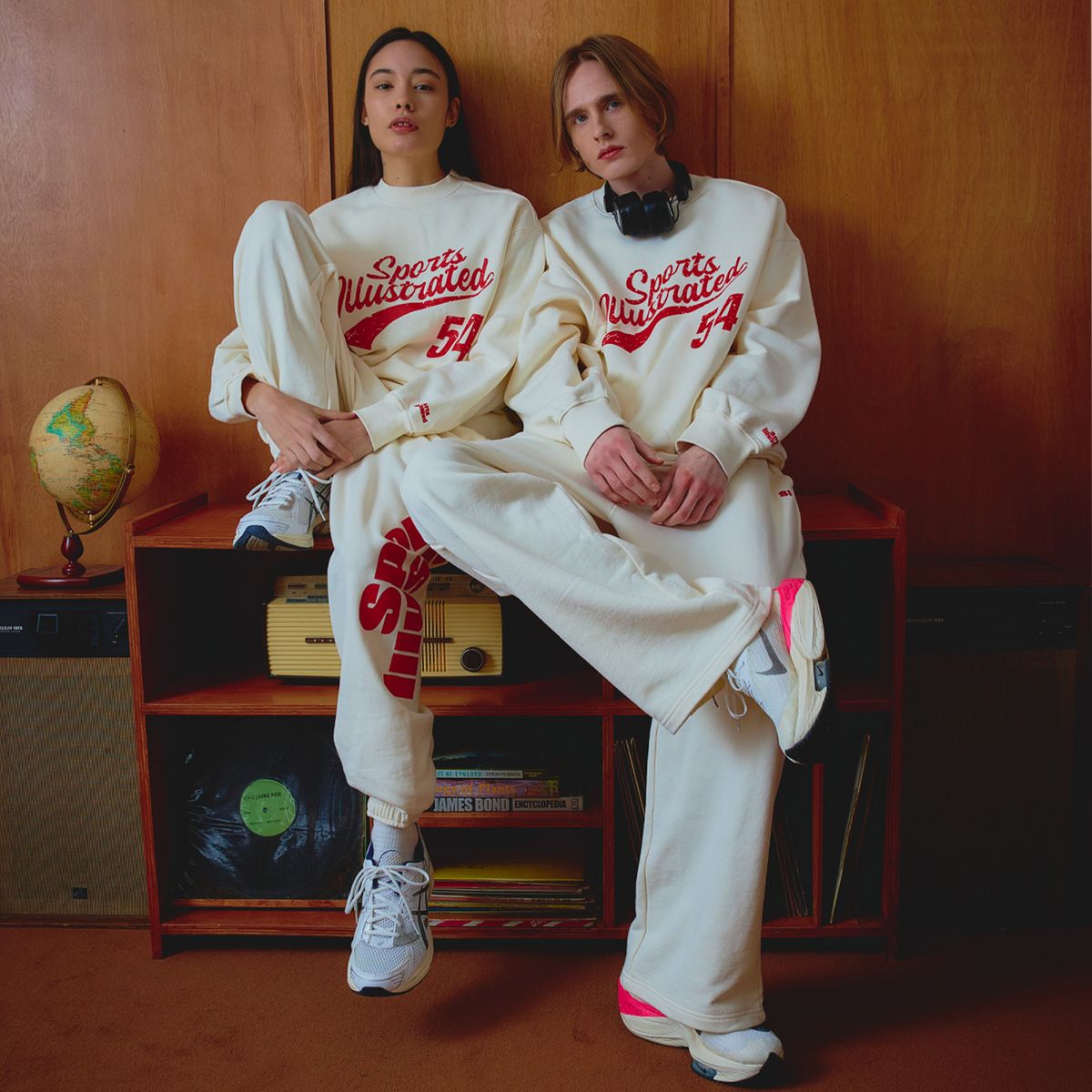 스포츠 일러스트레이티드(SPORTS ILLUSTRATED) BASKETBALL ICON LOGO LOUNGE PANTS (IVORY)