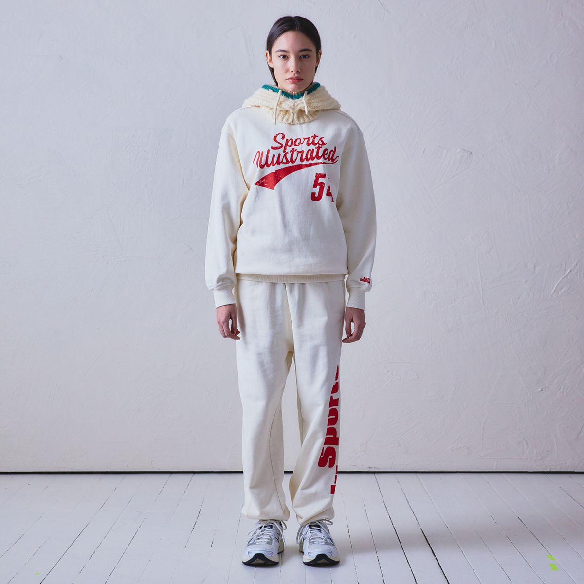 스포츠 일러스트레이티드(SPORTS ILLUSTRATED) BASKETBALL SIDE LOGO JOGGER PANTS (IVORY)