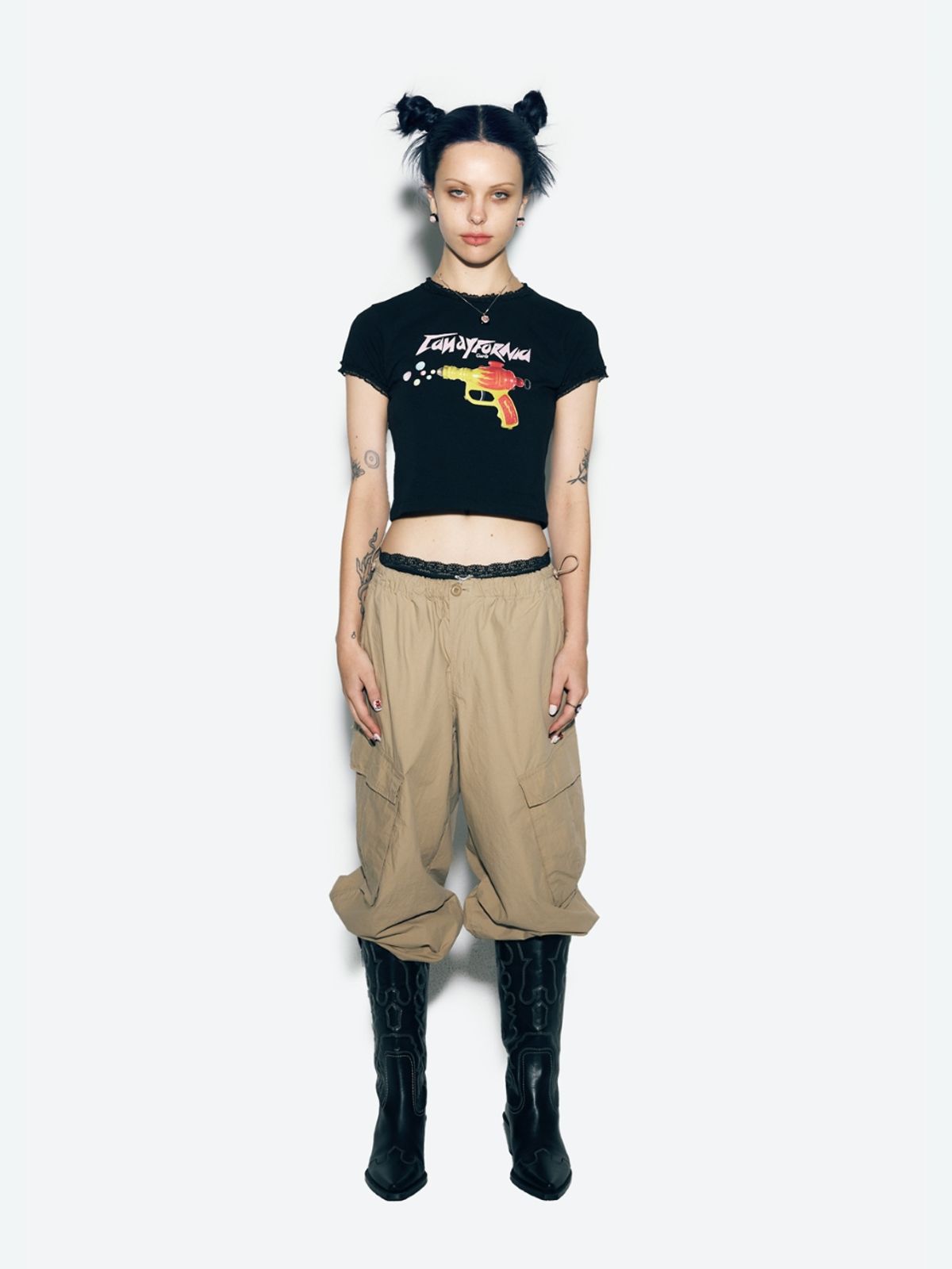 에즈이프 캘리(ASIF CALIE) TOY GUN T-SHIRT BLACK