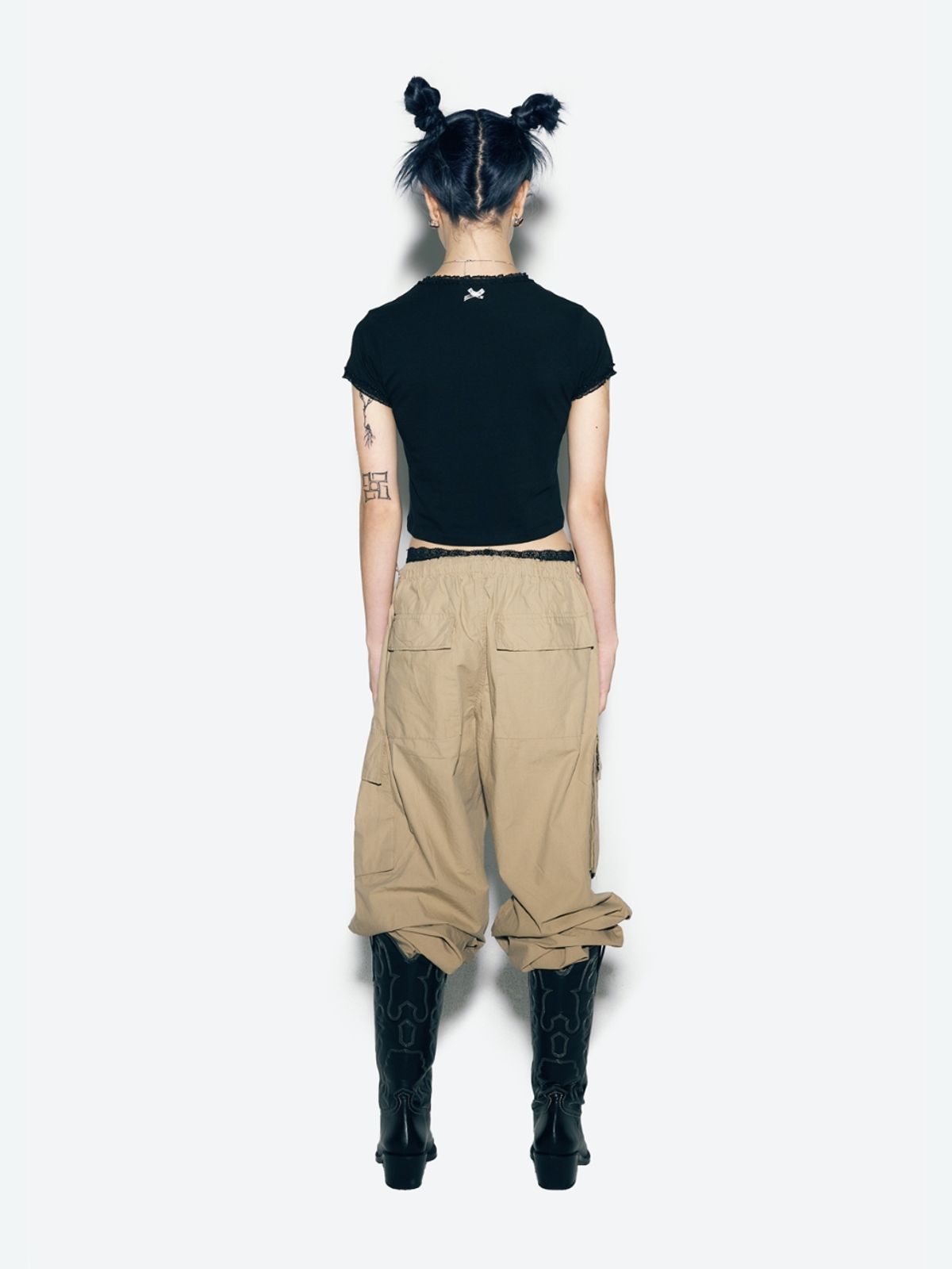에즈이프 캘리(ASIF CALIE) TOY GUN T-SHIRT BLACK