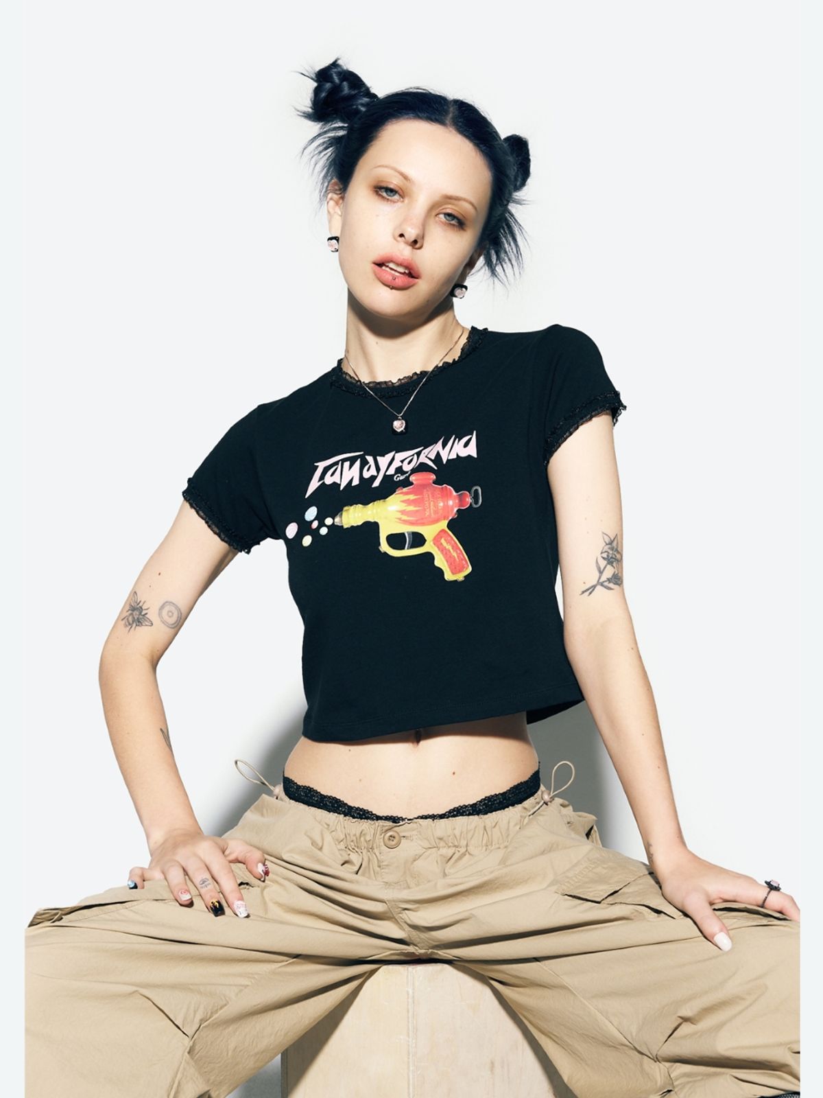 에즈이프 캘리(ASIF CALIE) TOY GUN T-SHIRT BLACK