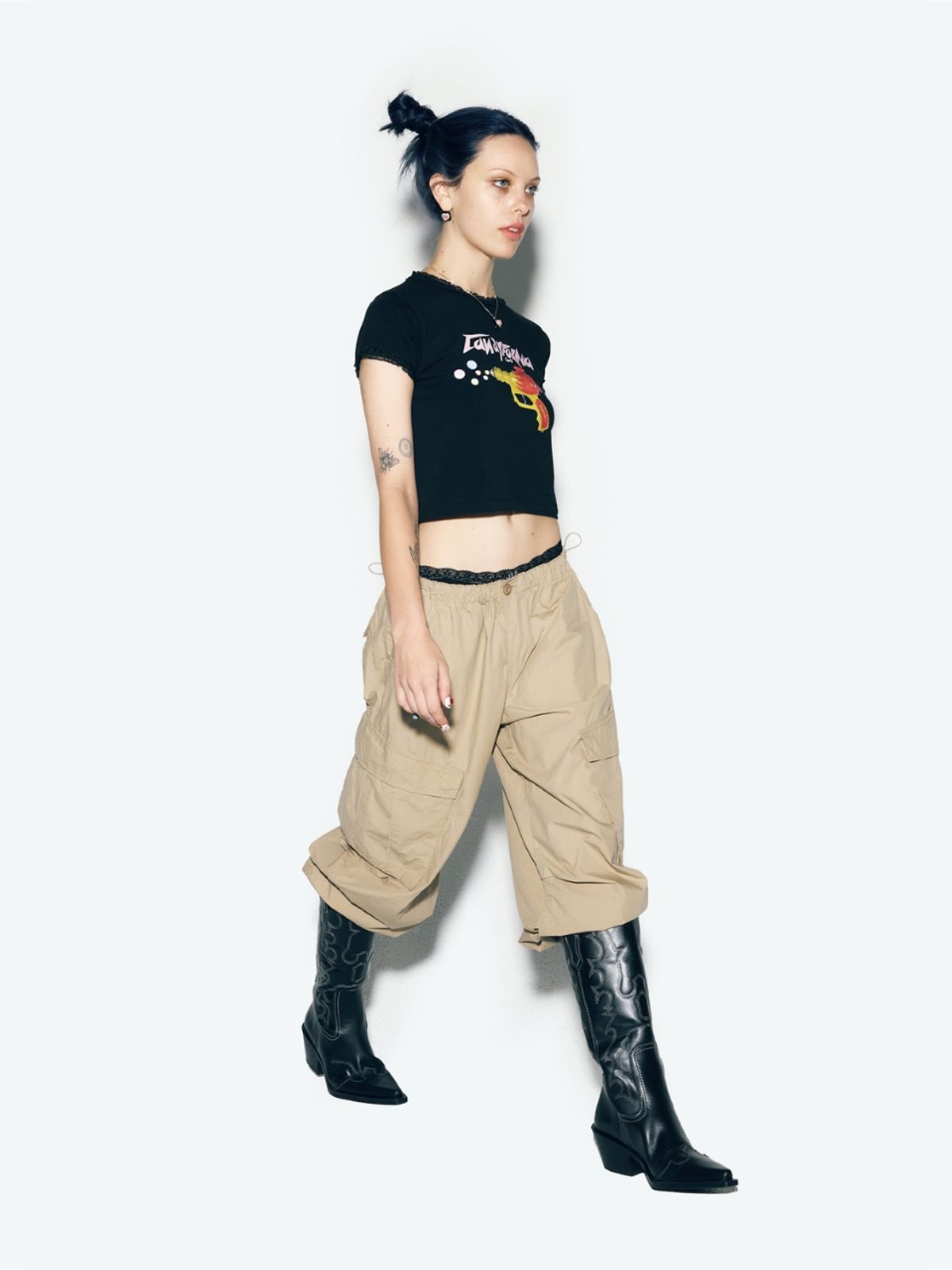 에즈이프 캘리(ASIF CALIE) TOY GUN T-SHIRT BLACK