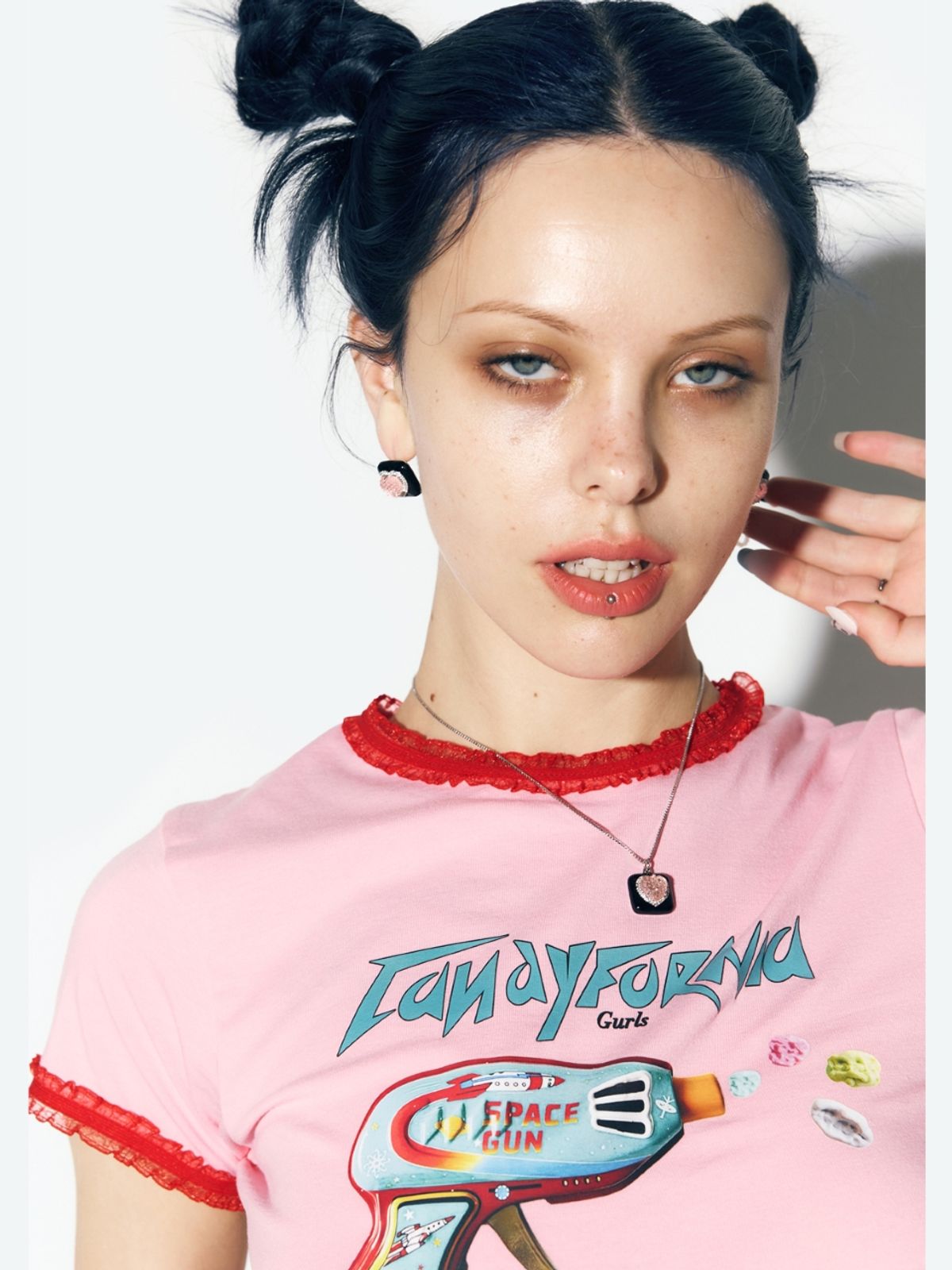 에즈이프 캘리(ASIF CALIE) TOY GUN T-SHIRT PINK