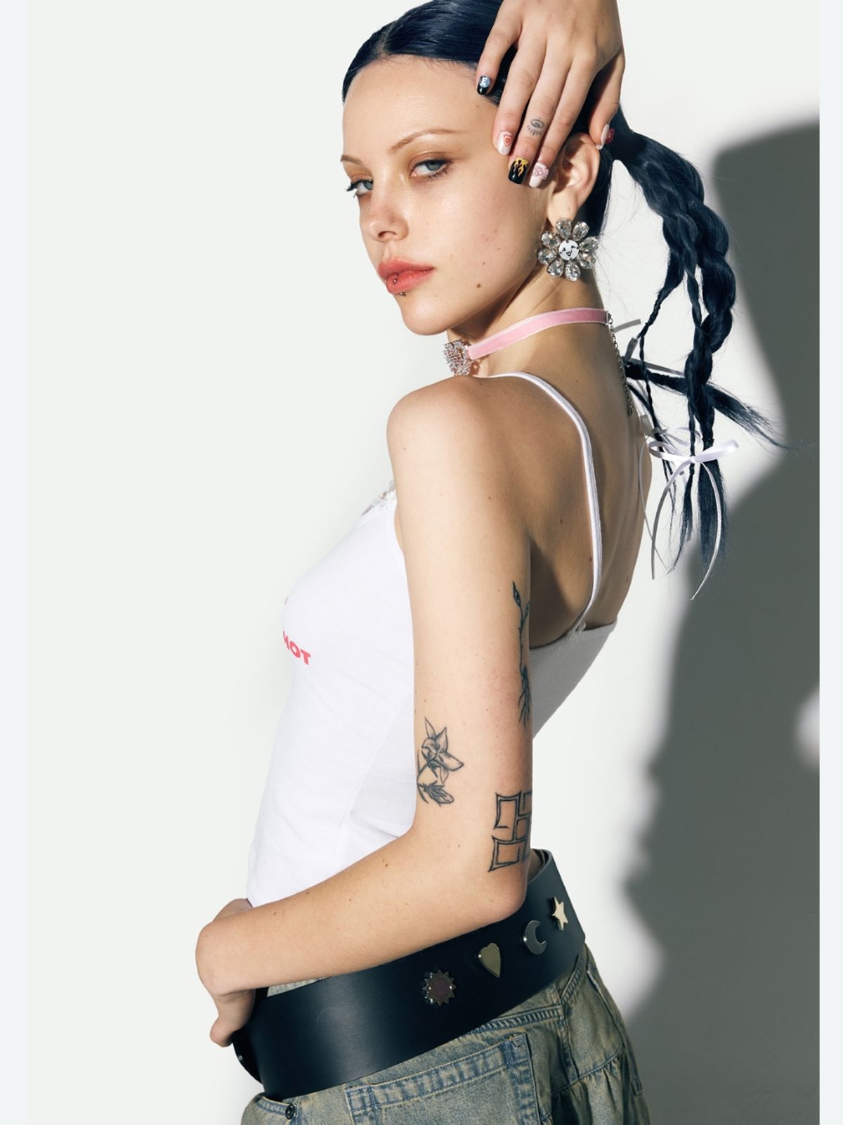 에즈이프 캘리(ASIF CALIE) SUN-KISSED SLEEVELESS WHITE