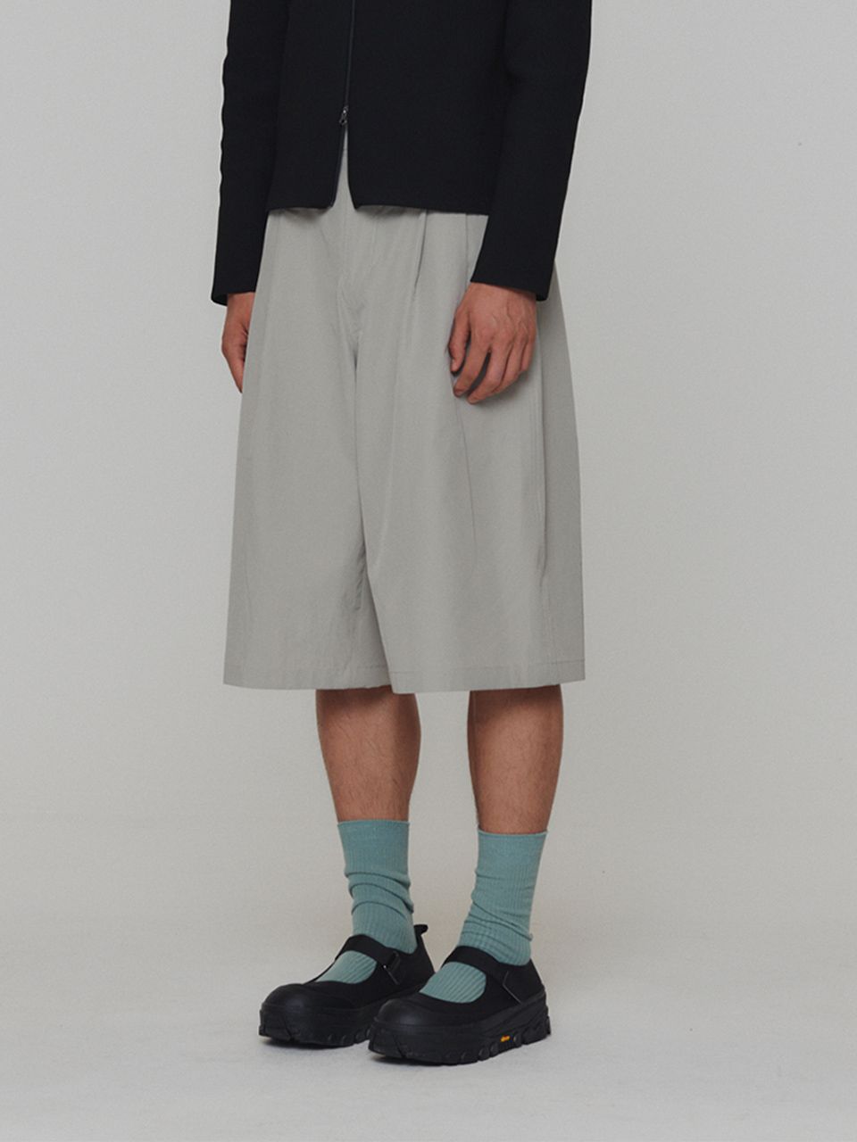 아모멘토(AMOMENTO) TWO TUCK WIDE SHORTS (3COLORS) - 사이즈 & 후기